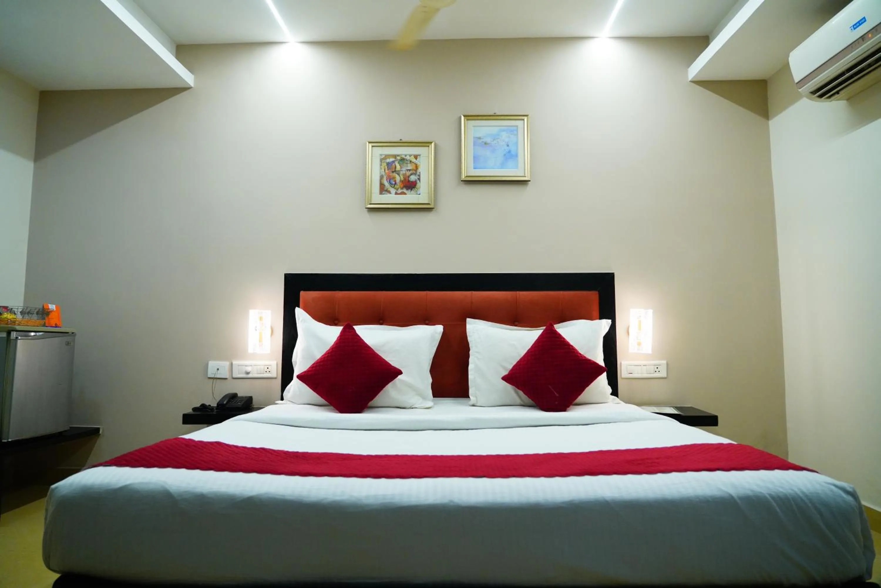 Photo of the whole room, Bed in Hotel Delphi Grand Hyderabad - Hi-Tech City, Perfect for Business & Comfort