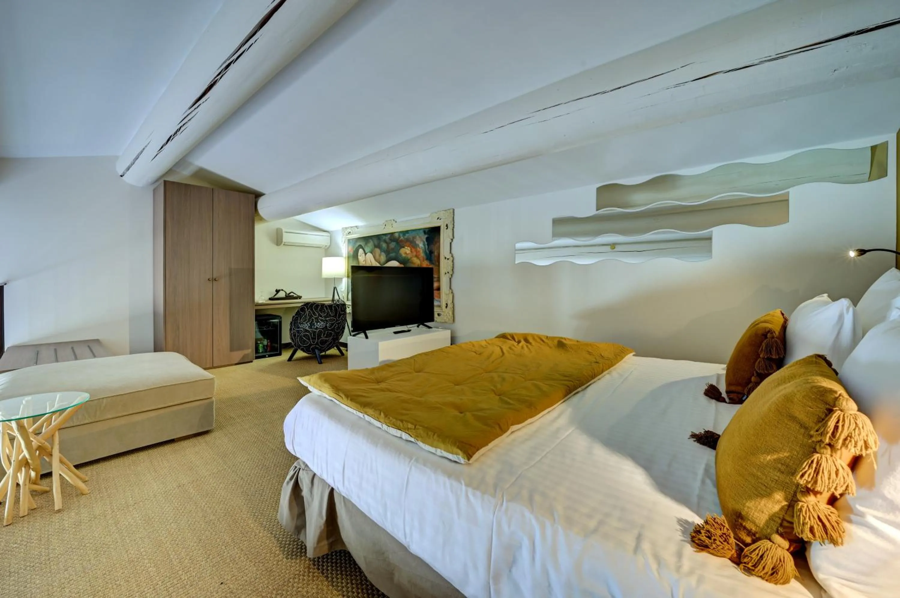 Bed in Hotel Bastide & SPA - Villa de Lourmarin