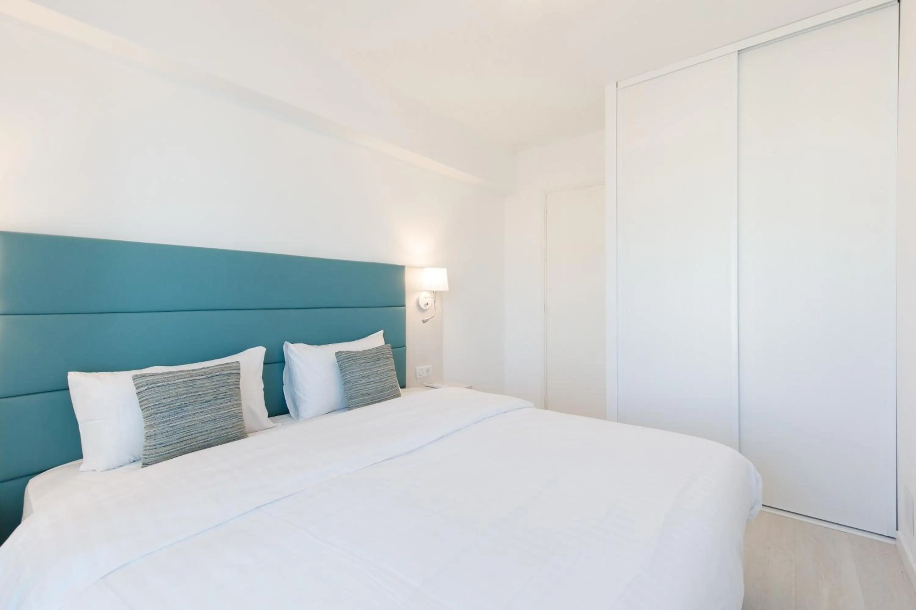 Bed in On La Croisette deluxe 2 bedrooms 2 baths