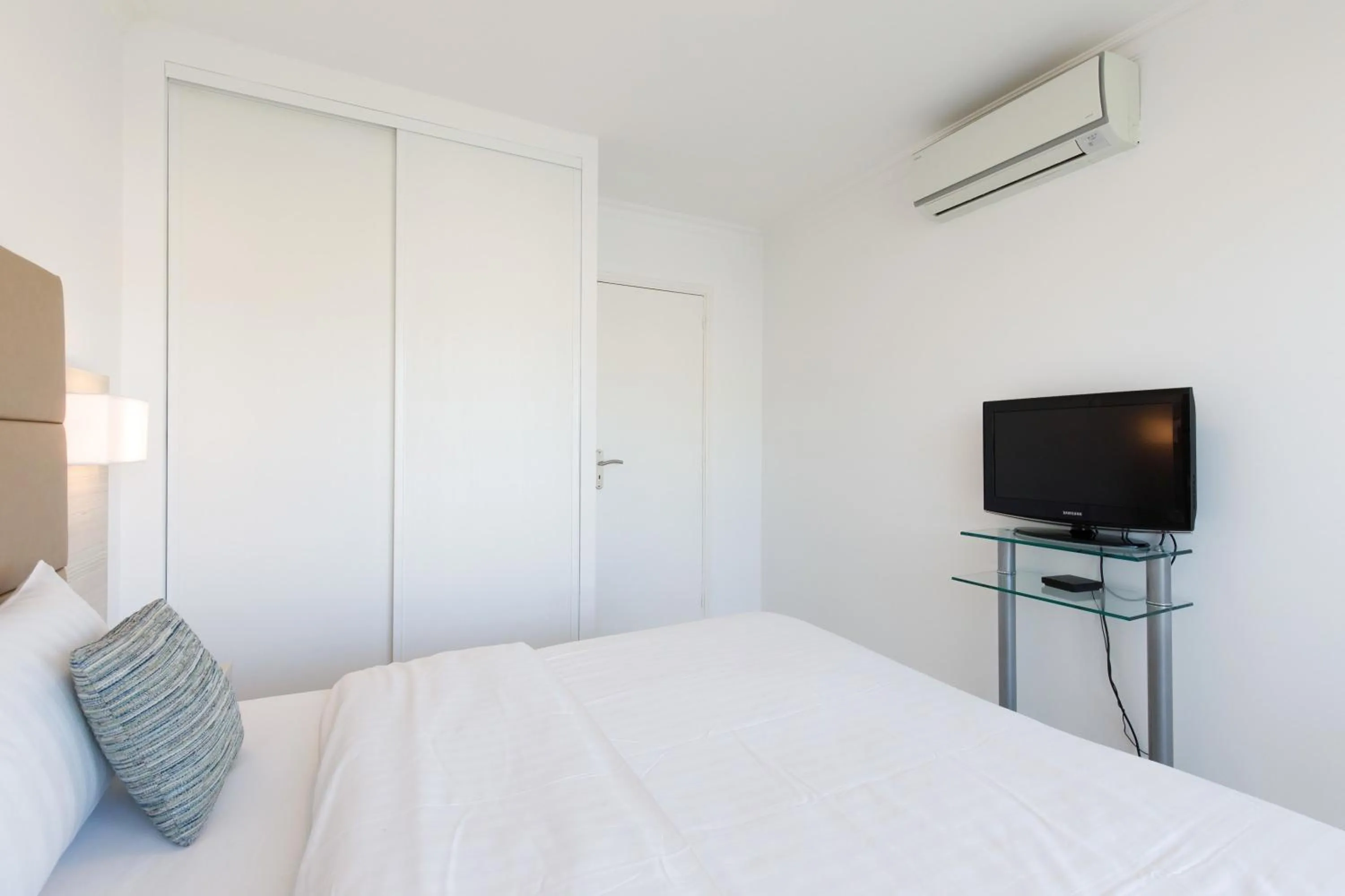 Bed in On La Croisette deluxe 2 bedrooms 2 baths