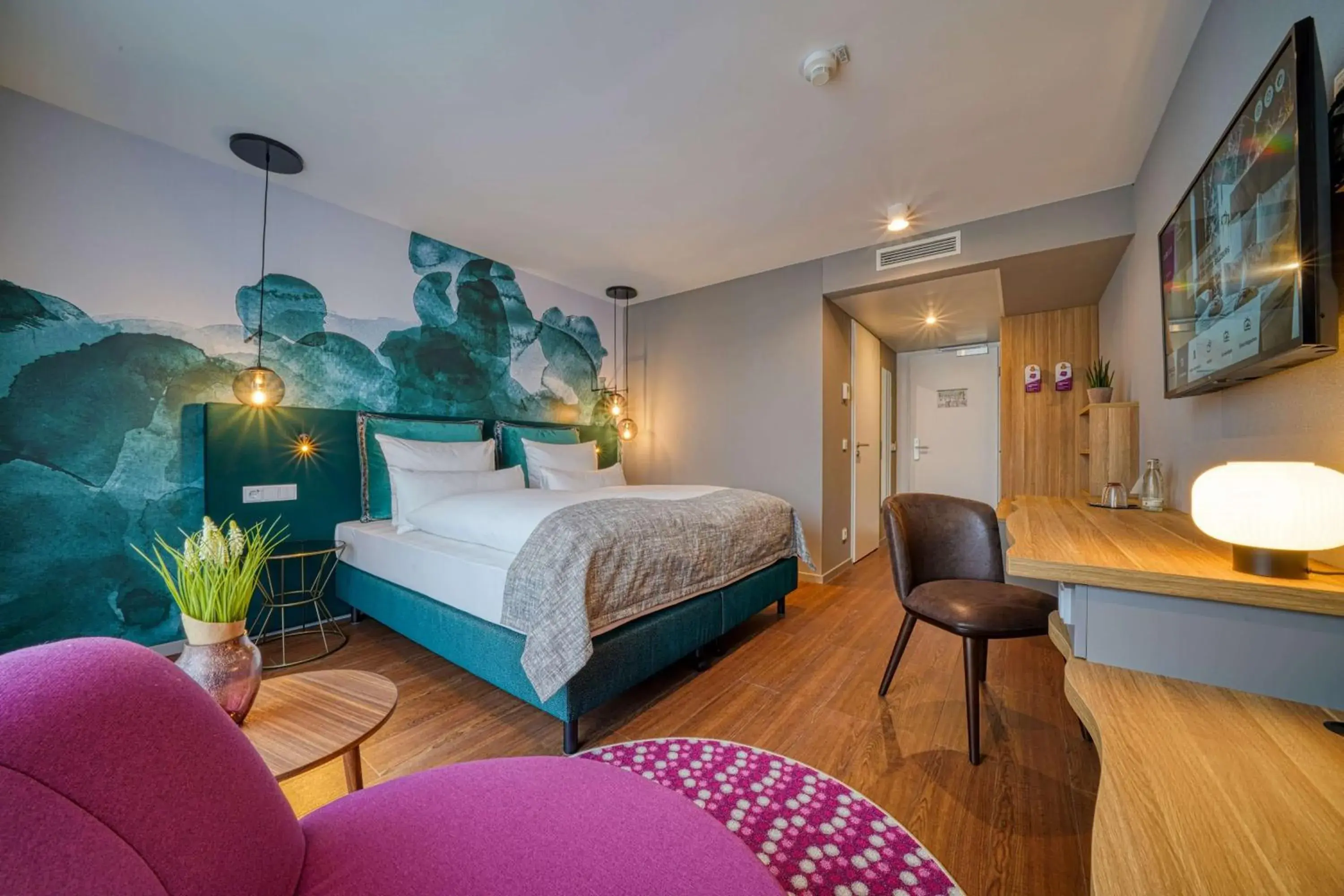 Photo of the whole room, Bed in Vienna House Easy by Wyndham Freiburg City Photo of the whole room, Bed in Vienna House Easy by Wyndham Freiburg City