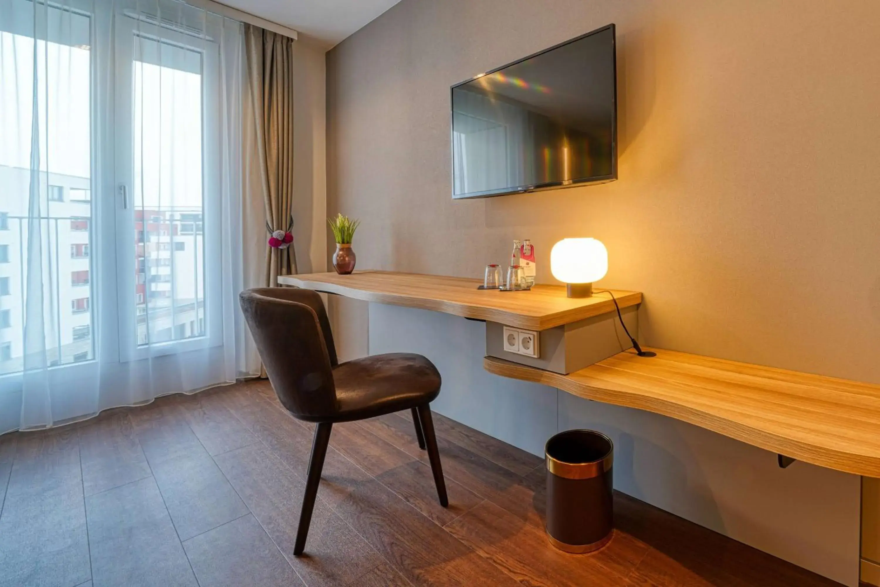 Photo of the whole room in Vienna House Easy by Wyndham Freiburg City Photo of the whole room in Vienna House Easy by Wyndham Freiburg City