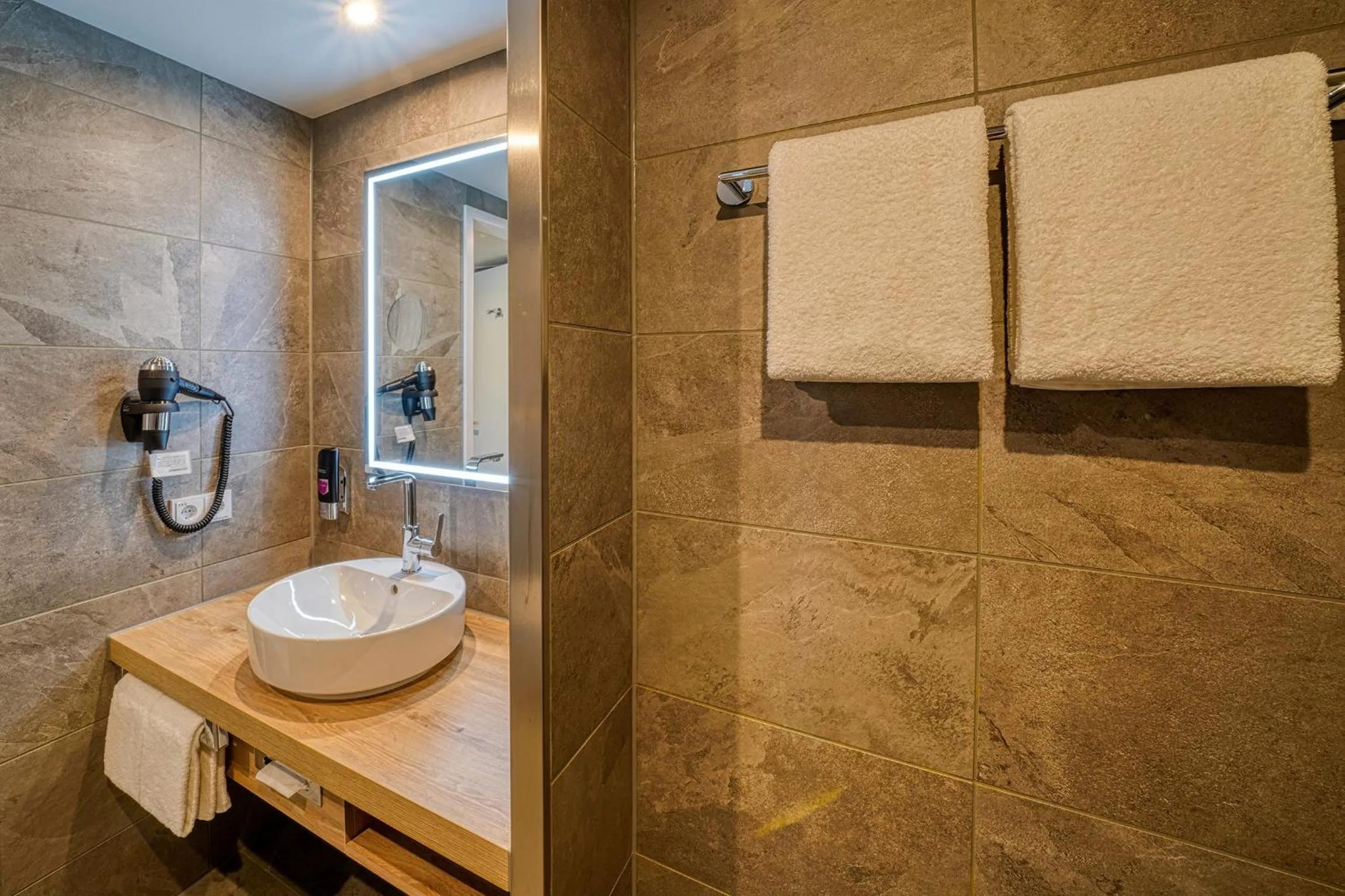 Bathroom in Vienna House Easy by Wyndham Freiburg City