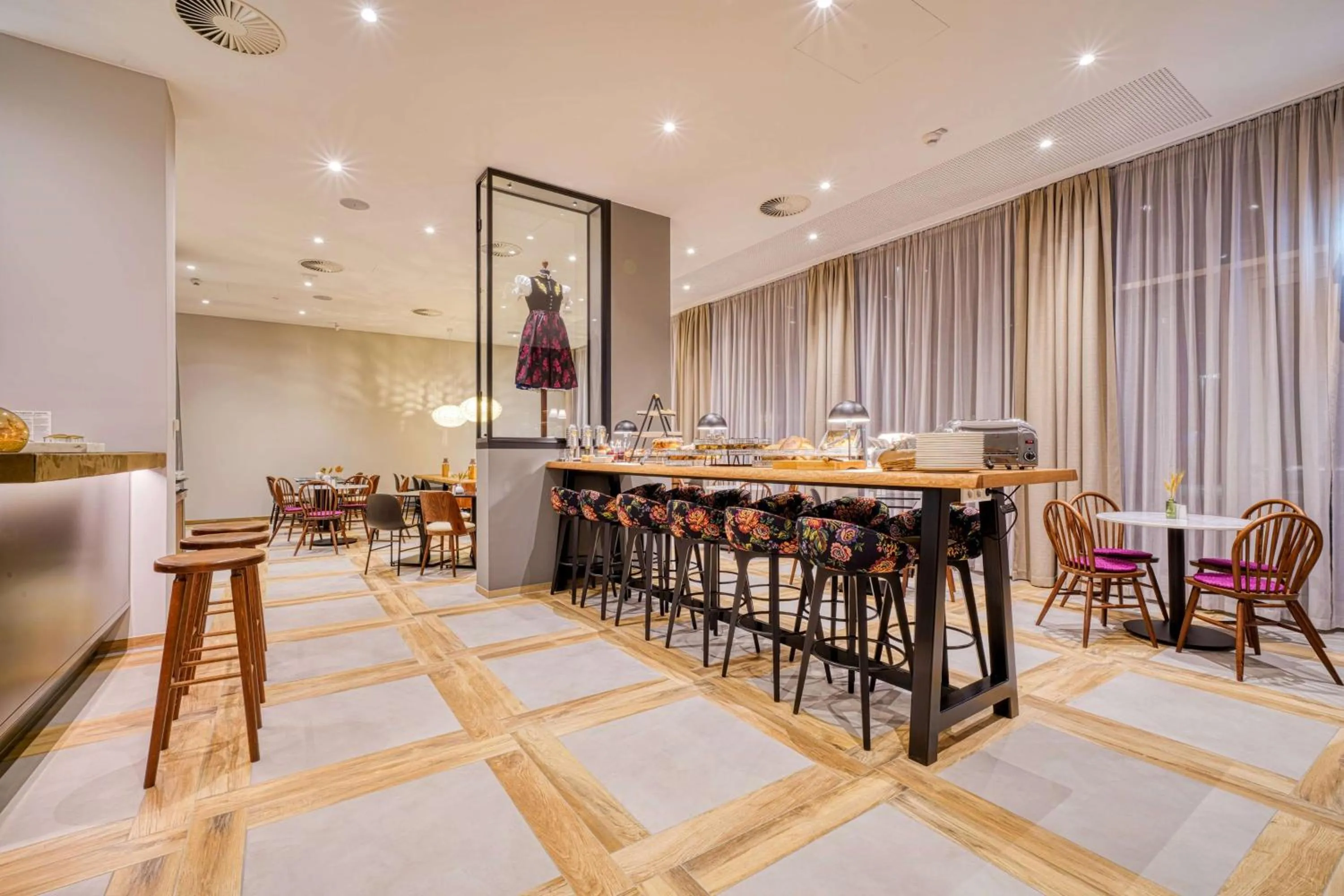 Restaurant/places to eat in Vienna House Easy by Wyndham Freiburg City