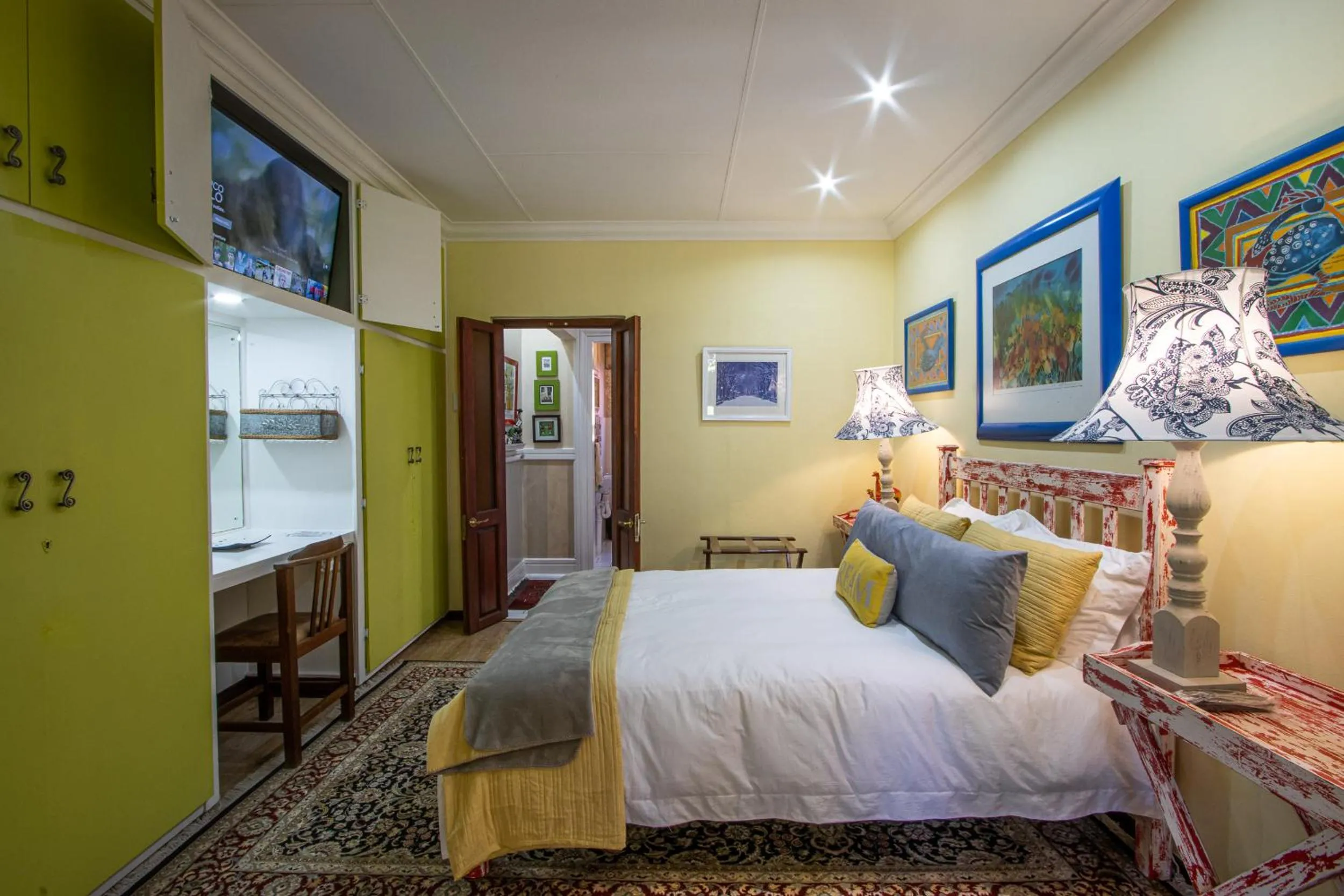 Photo of the whole room, Bed in The Tuscan Garden