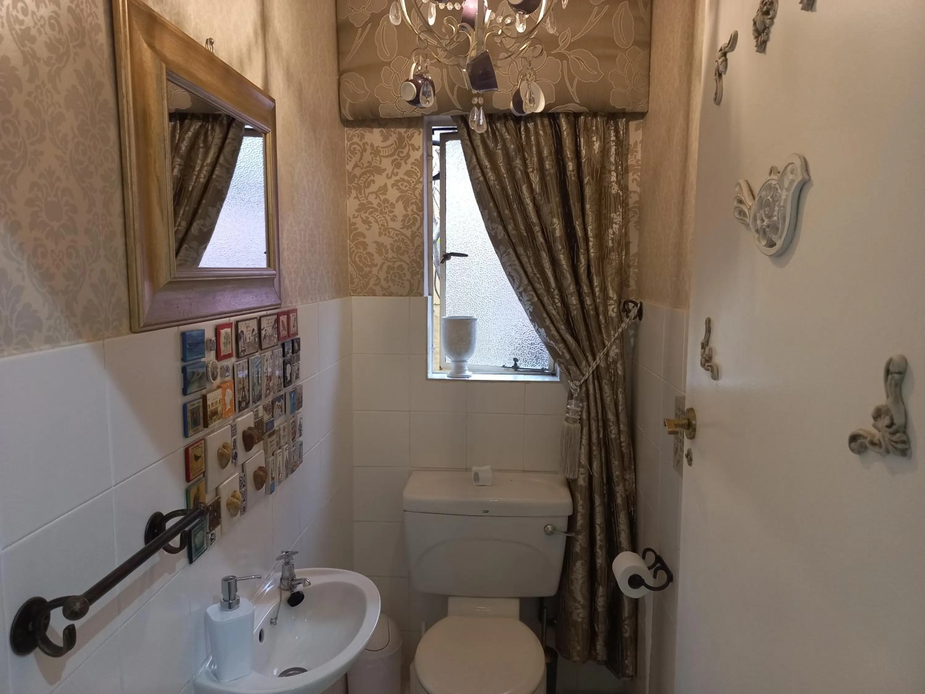 Toilet in The Tuscan Garden
