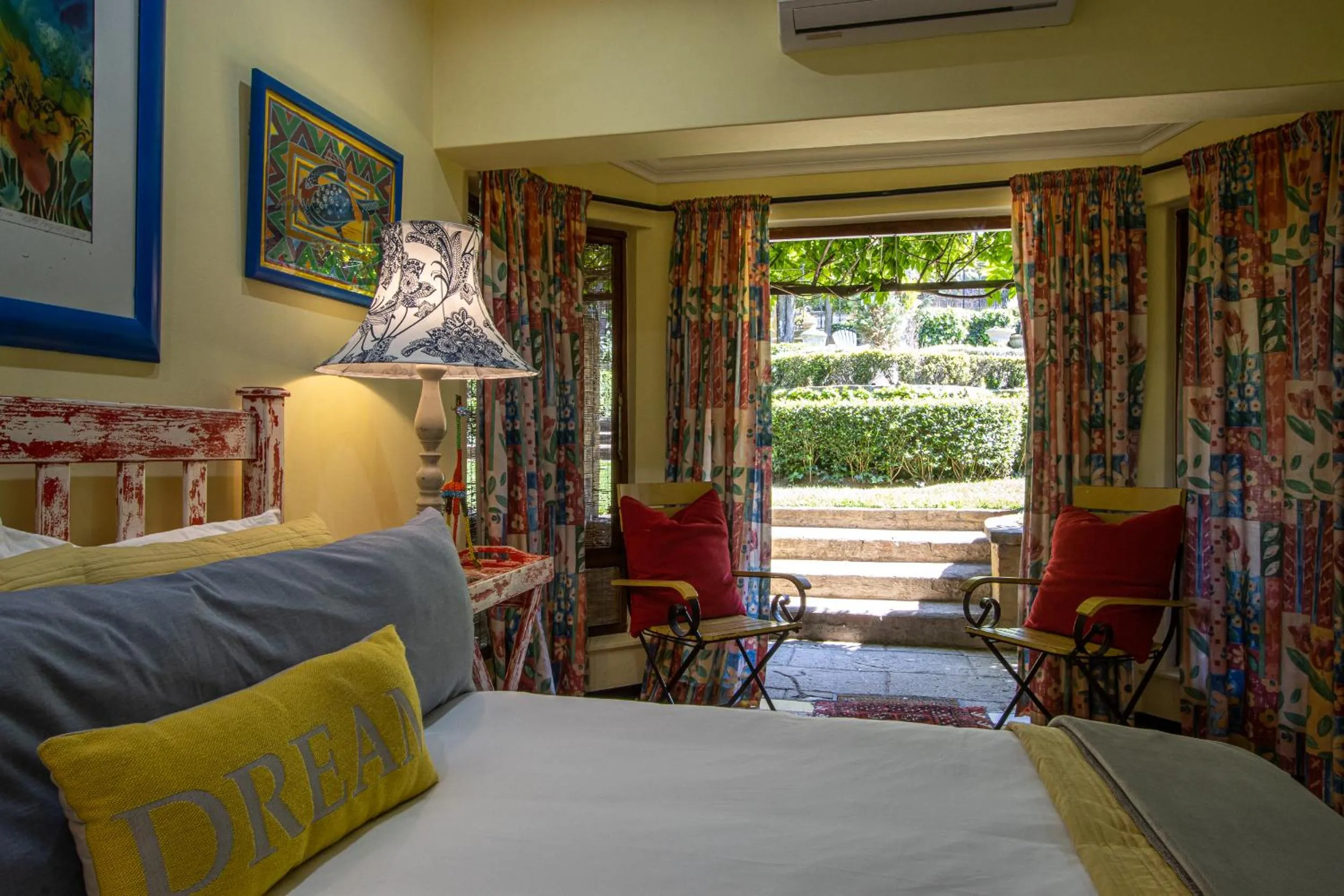 Bedroom, Bed in The Tuscan Garden