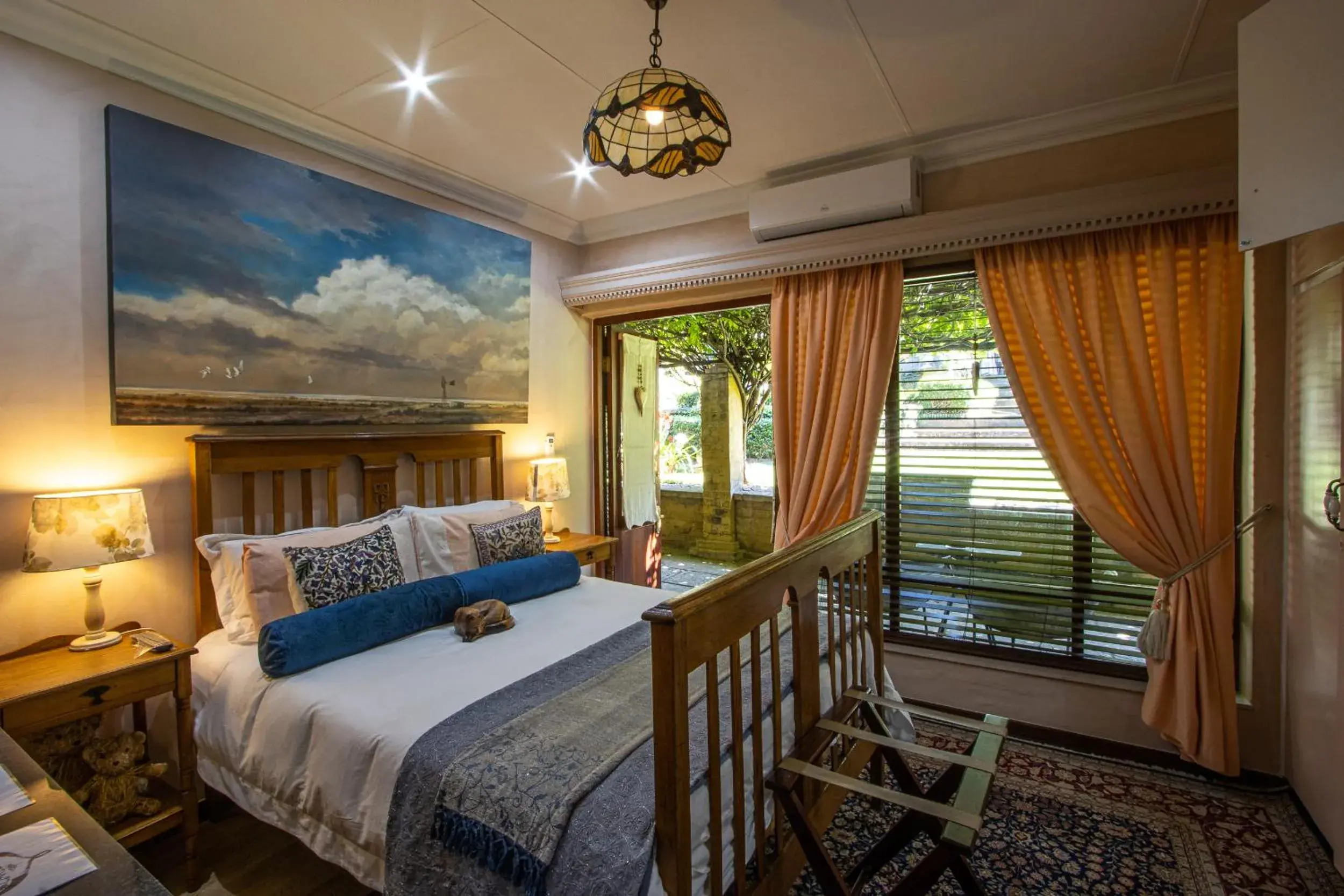 Luxury Queen Room in The Tuscan Garden Luxury Queen Room in The Tuscan Garden