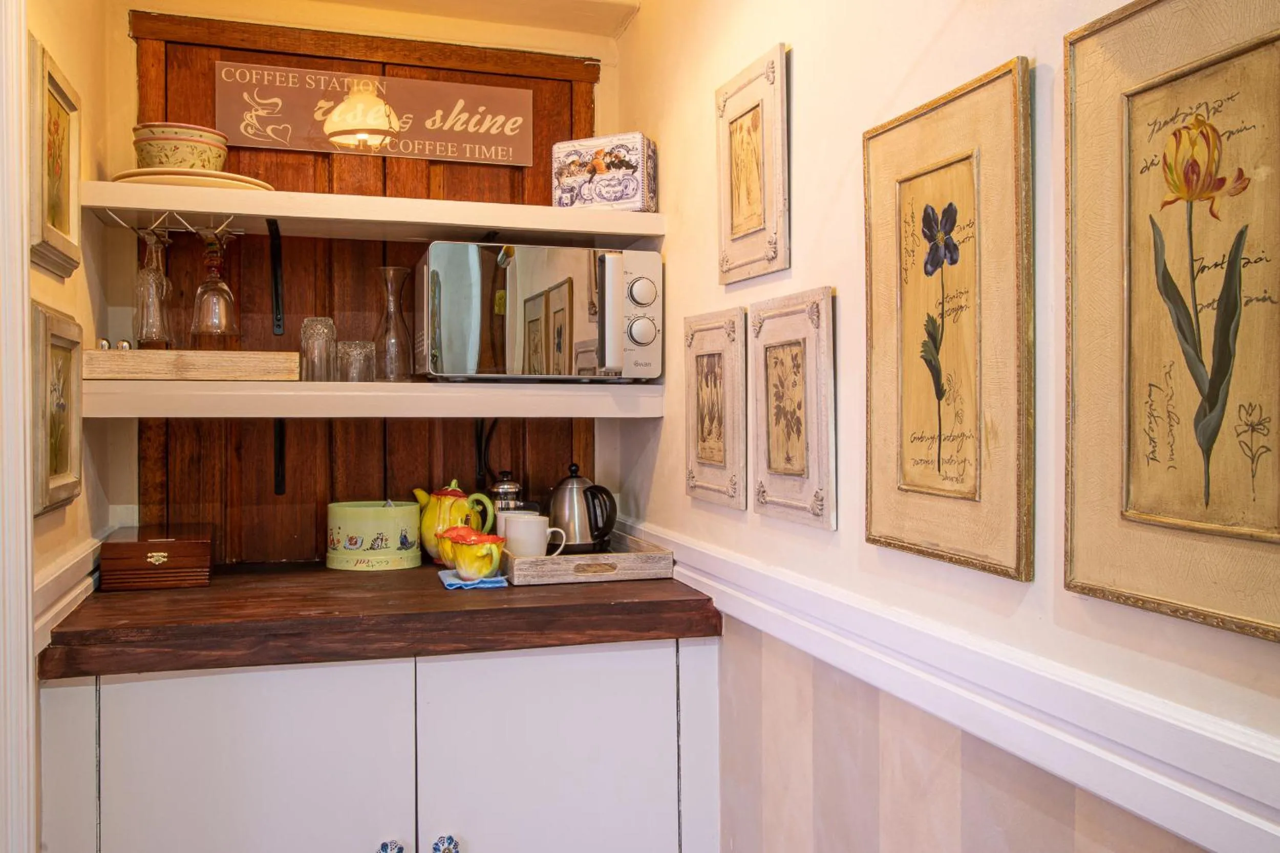 Kitchen or kitchenette in The Tuscan Garden