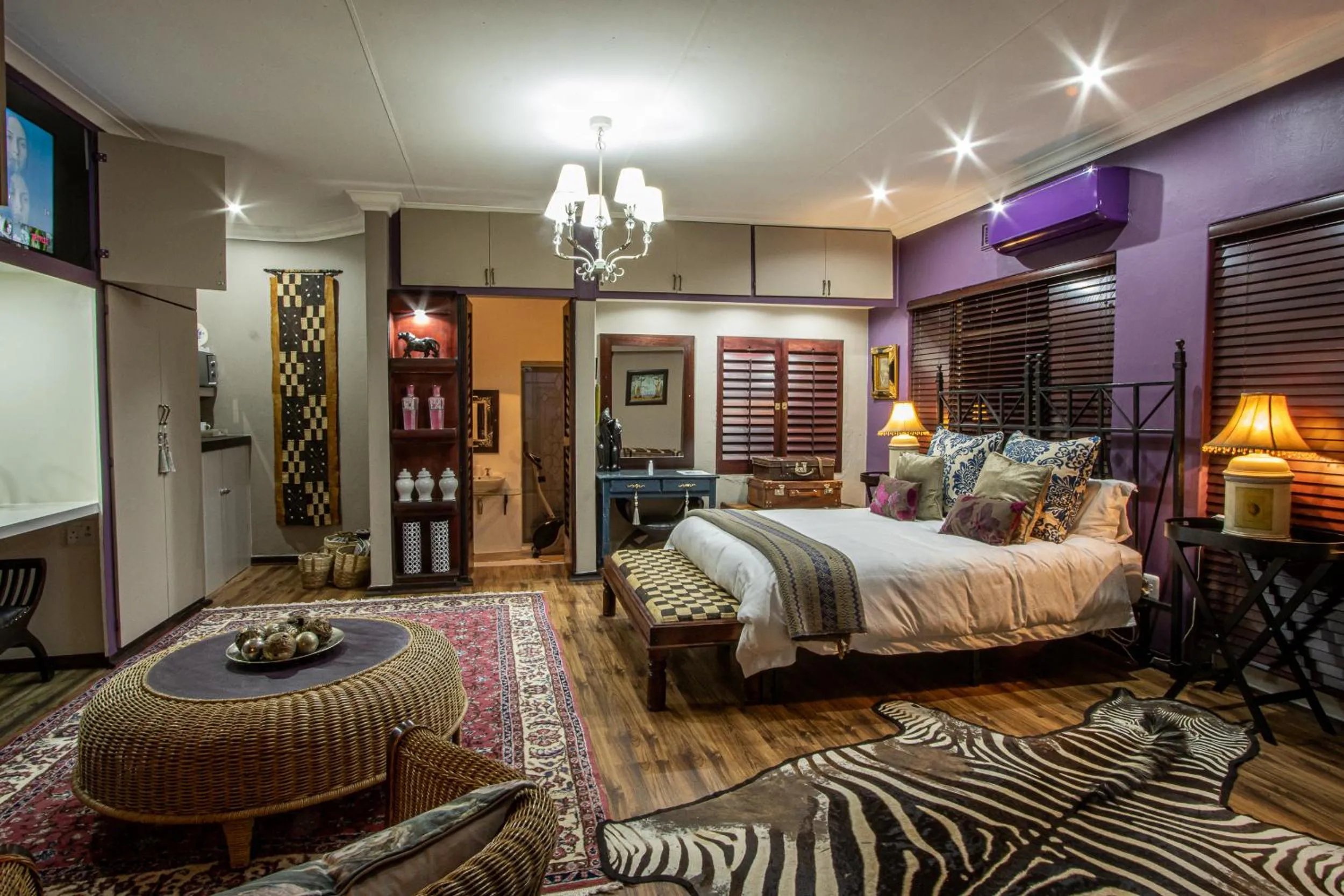 Living room, Bed in The Tuscan Garden