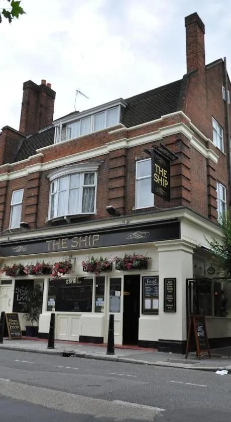 Facade/entrance in The Ship Inn