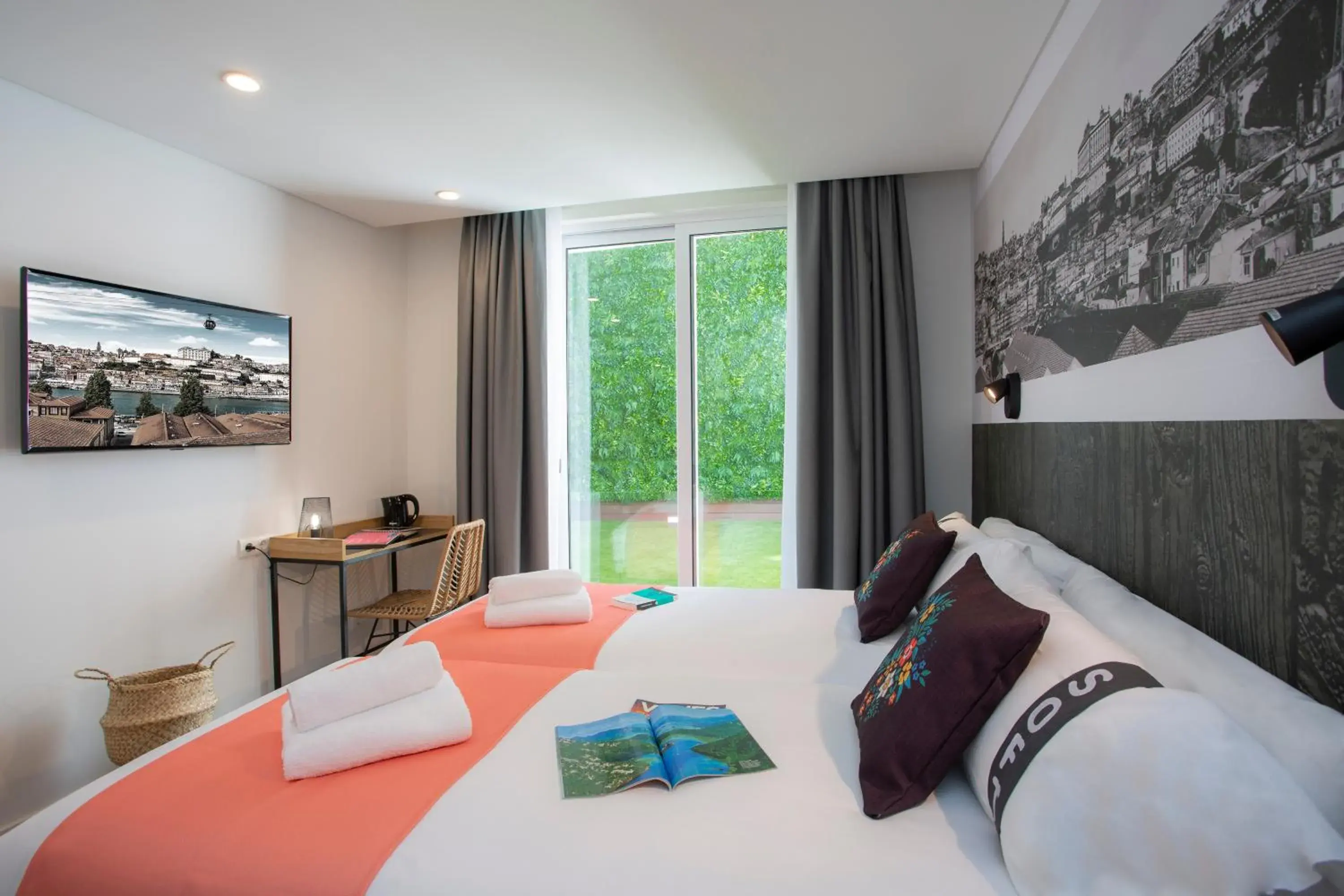 Photo of the whole room, Bed in Casual Raízes Porto Photo of the whole room, Bed in Casual Raízes Porto