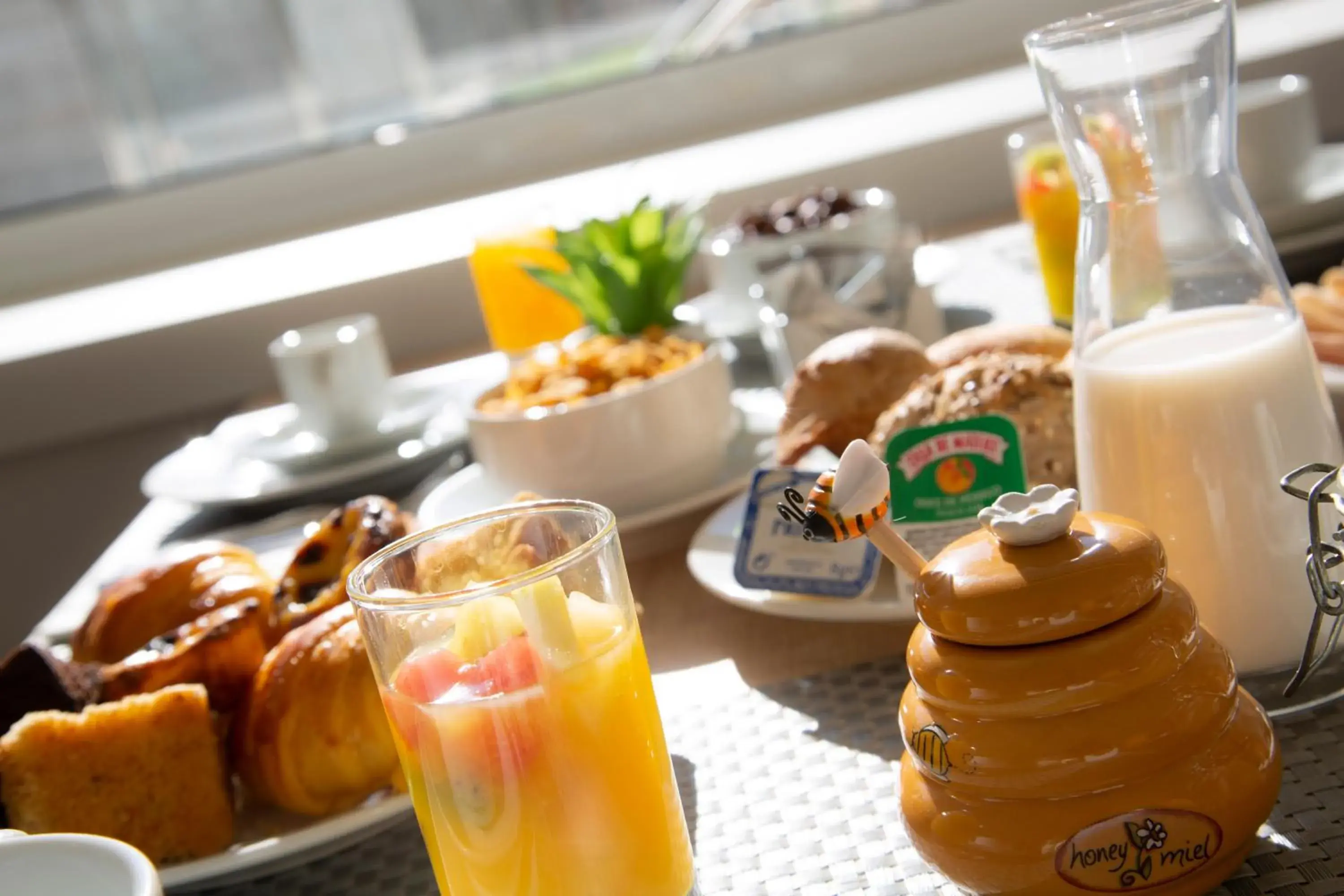 Buffet breakfast in Casual Raízes Porto Buffet breakfast in Casual Raízes Porto