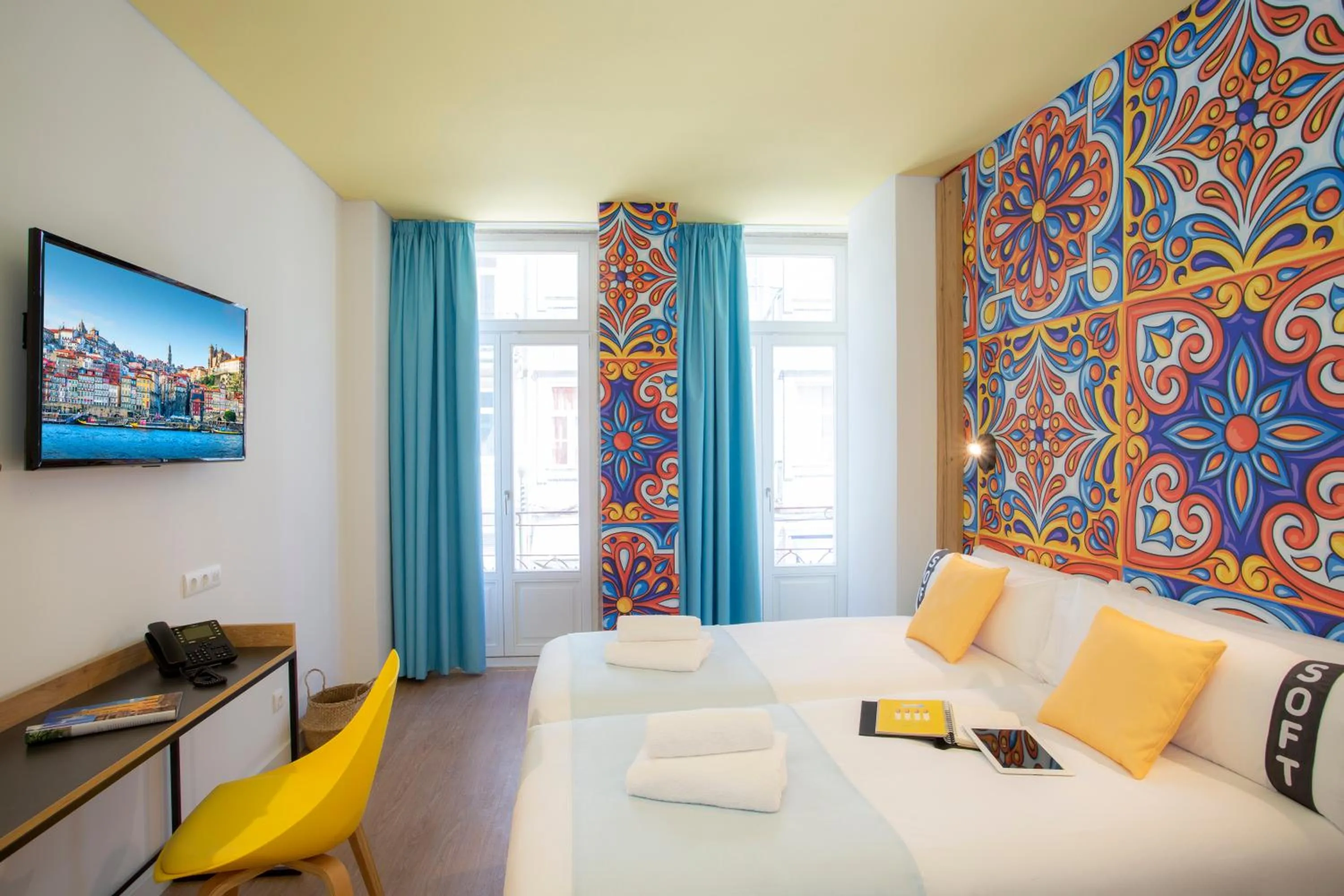 Photo of the whole room, Bed in Casual Raízes Porto