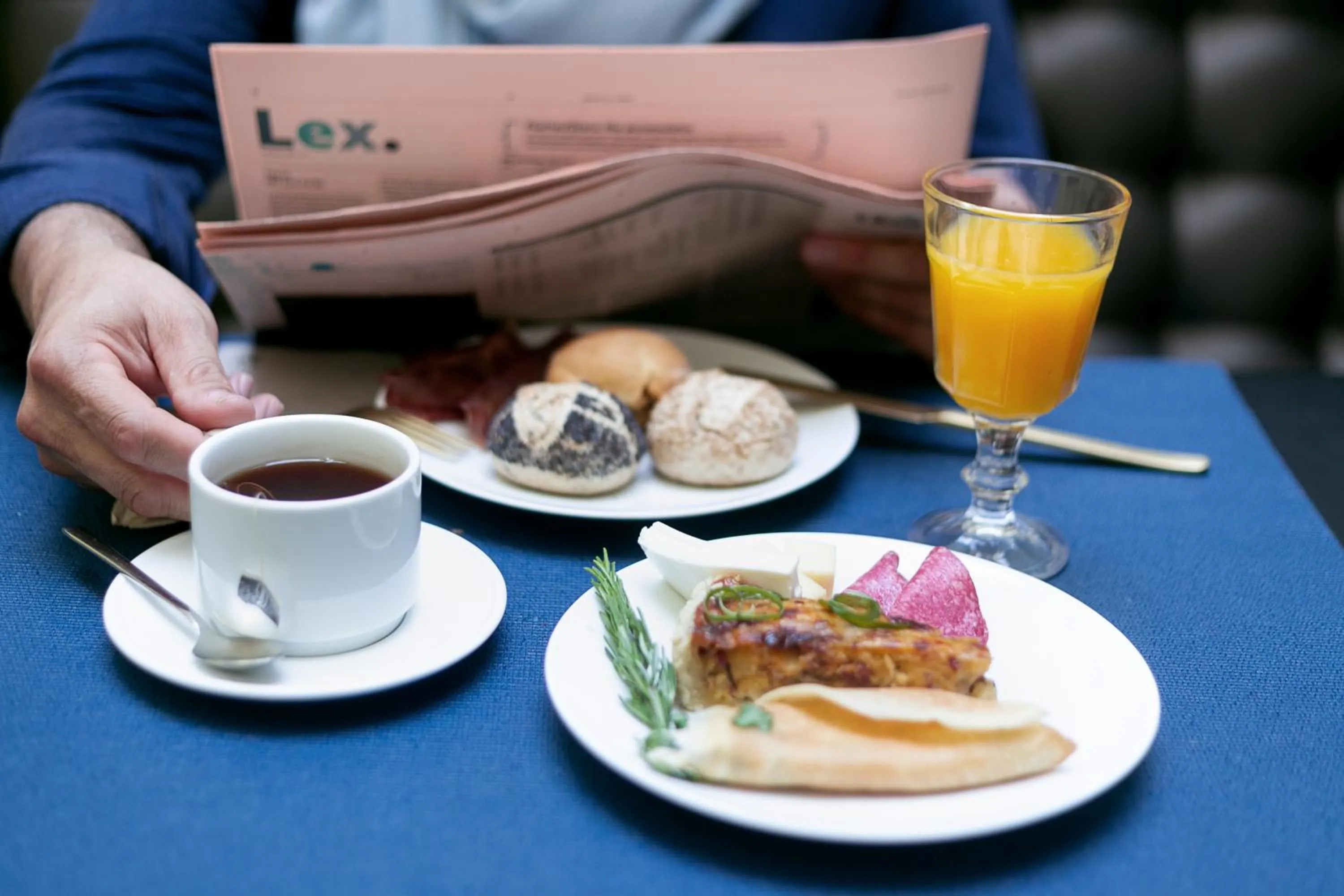 Buffet breakfast in Casual Raízes Porto