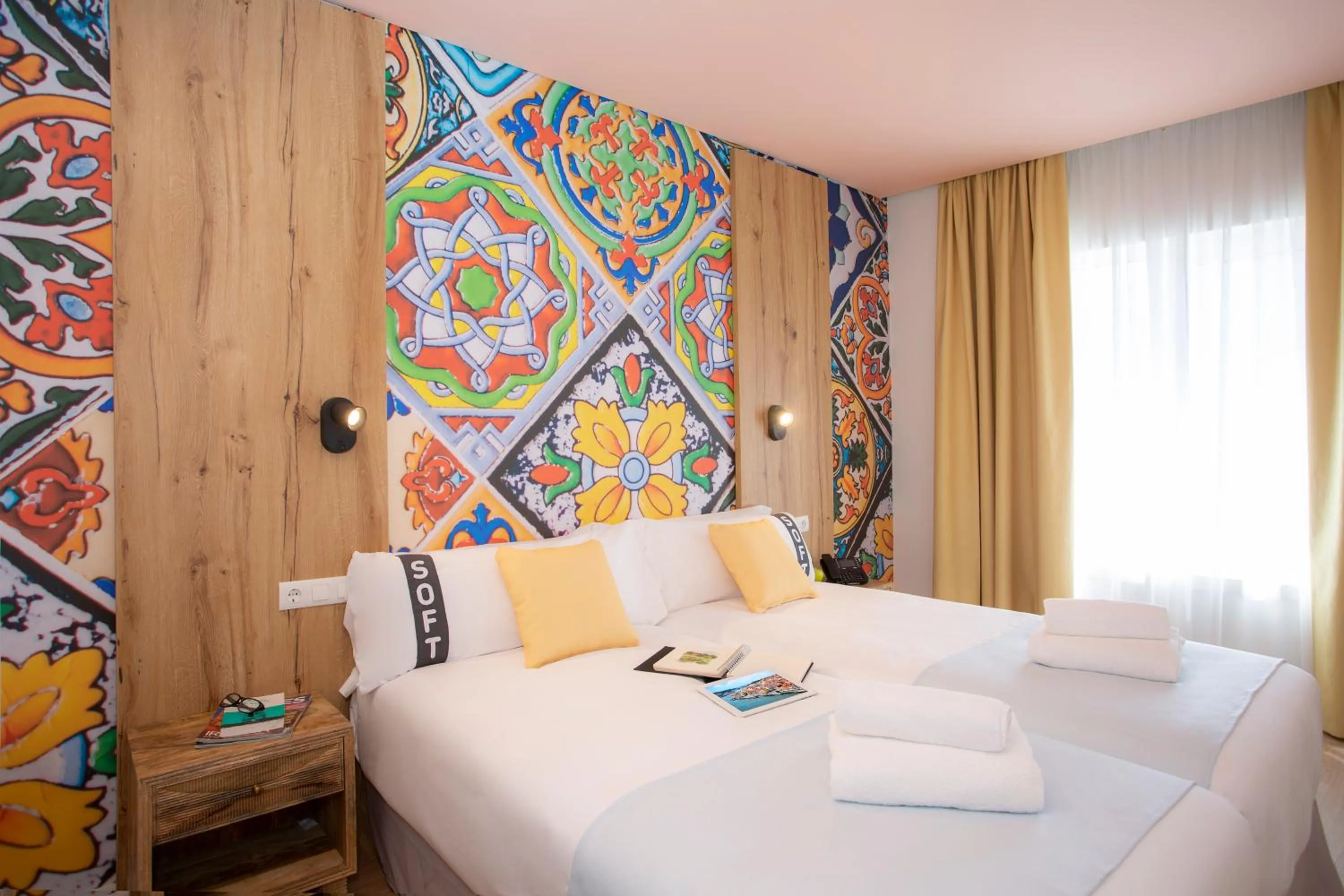 Photo of the whole room, Bed in Casual Raízes Porto