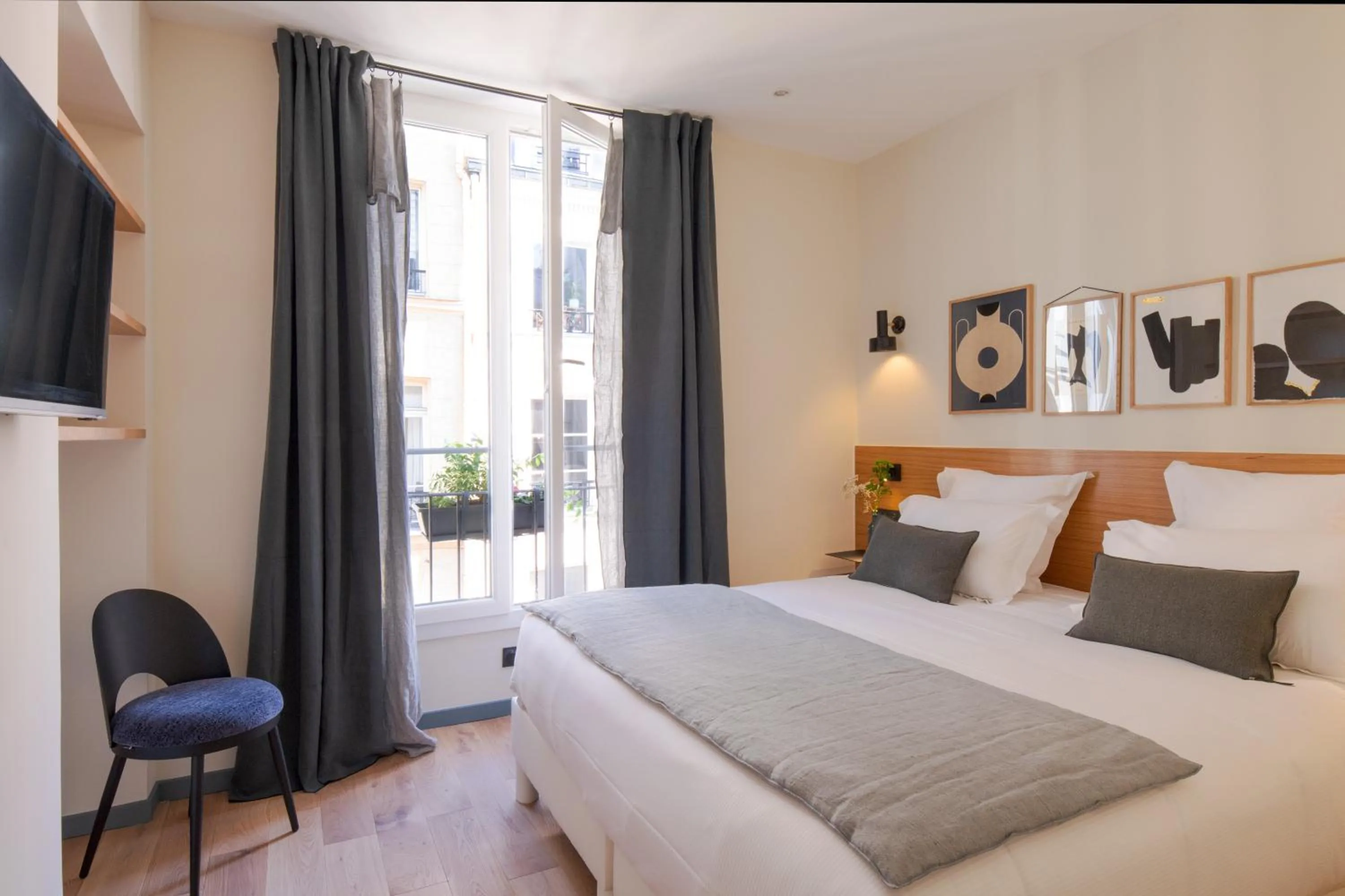 Photo of the whole room, Bed in Tinah Paris, Aboukir