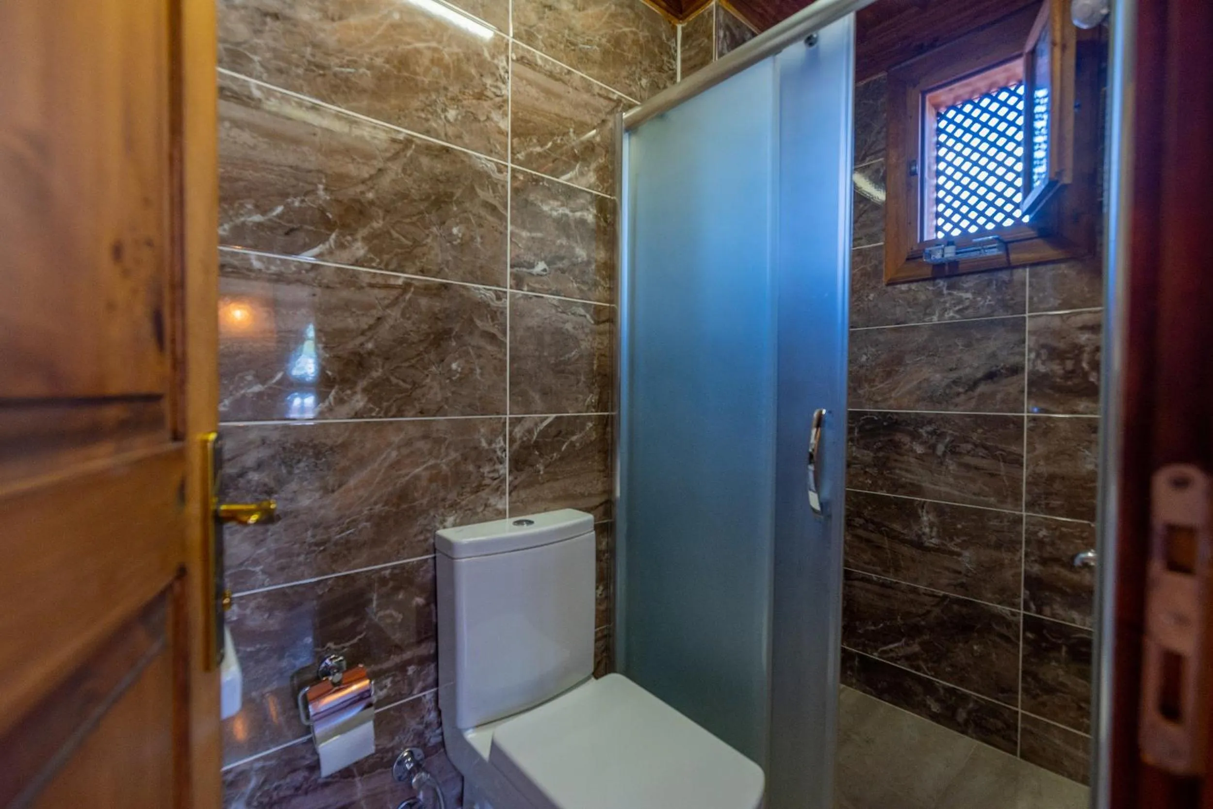 Bathroom in Cesmeli Konak Corner