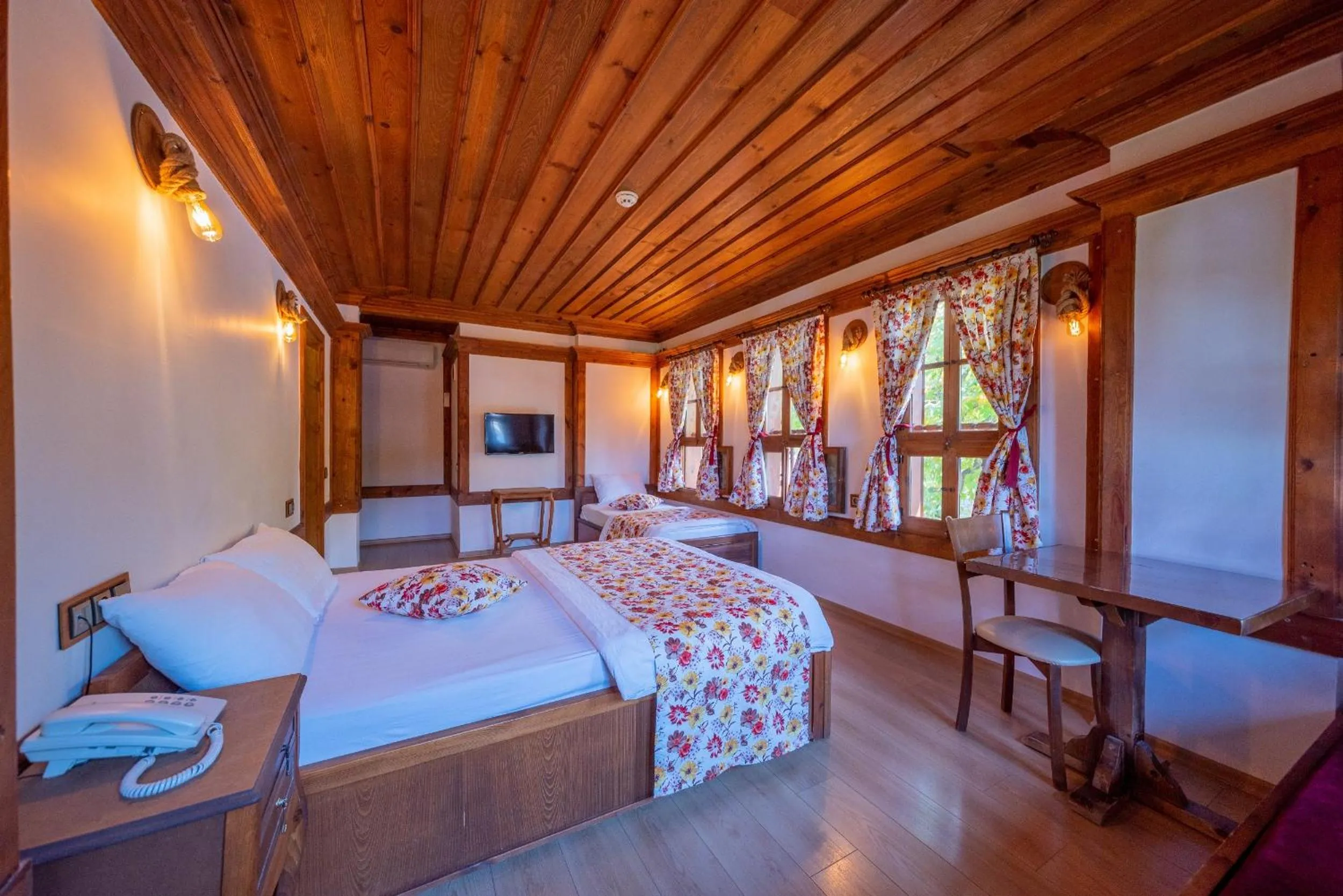 Photo of the whole room in Cesmeli Konak Corner