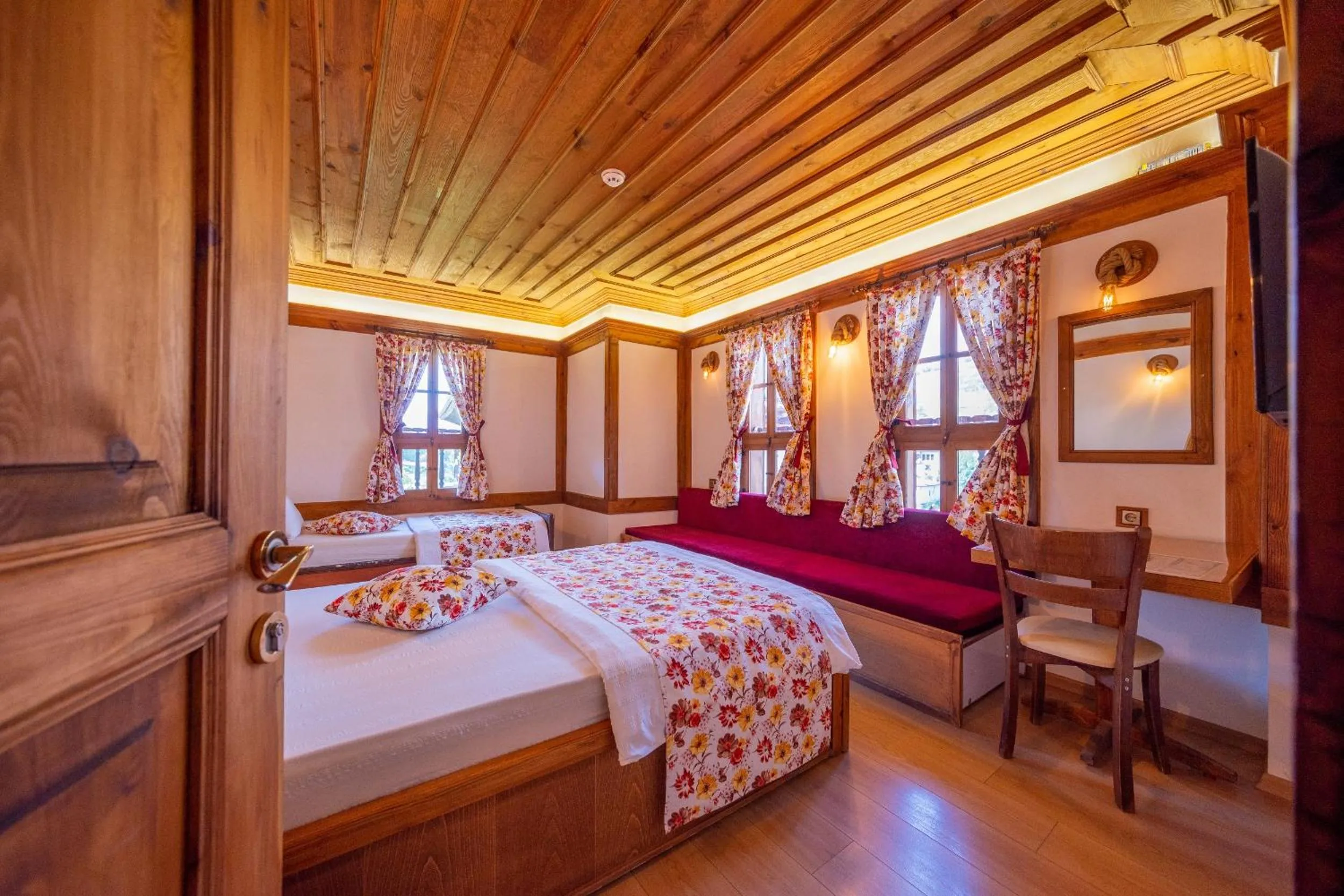 Photo of the whole room in Cesmeli Konak Corner