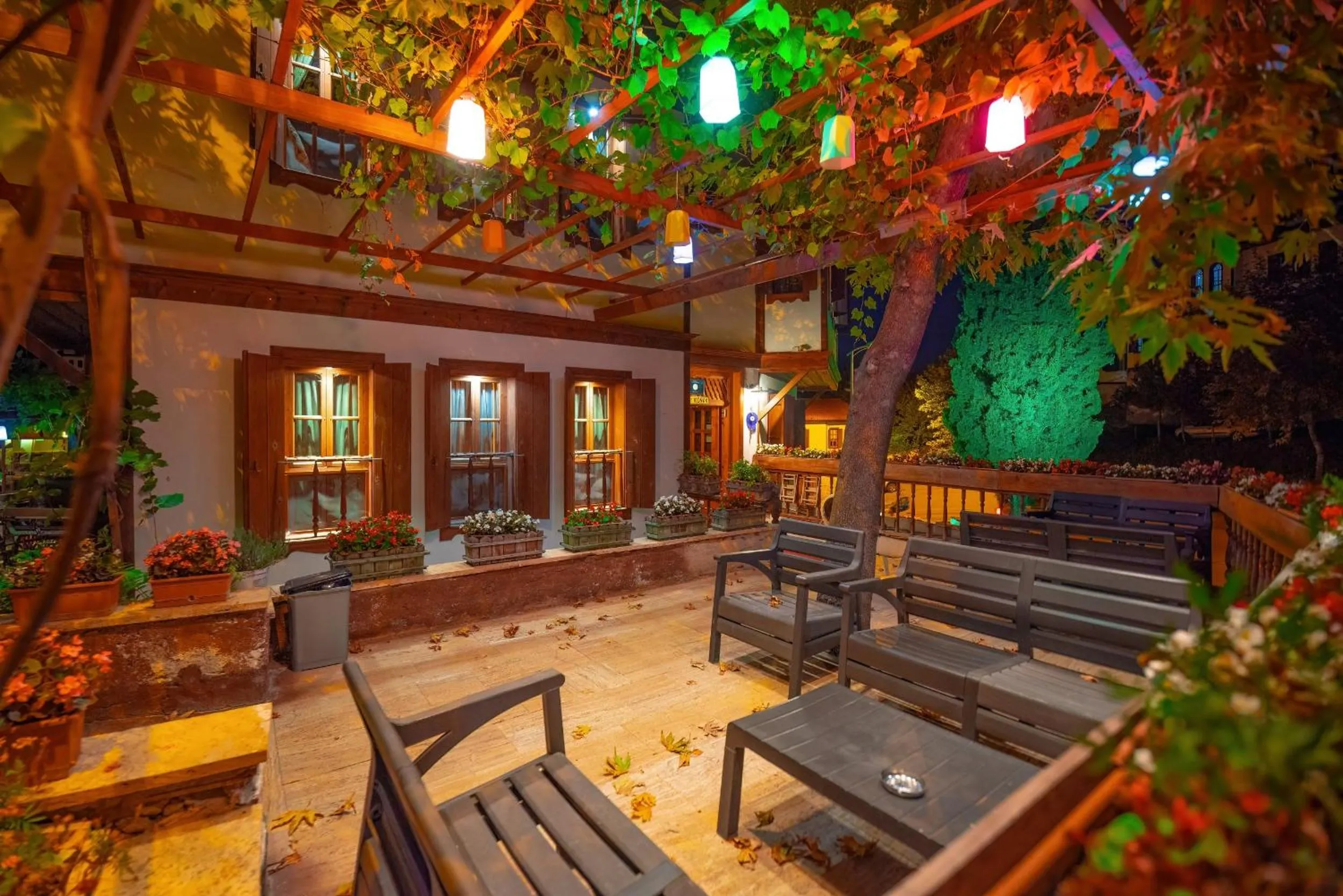 Property building in Cesmeli Konak Corner