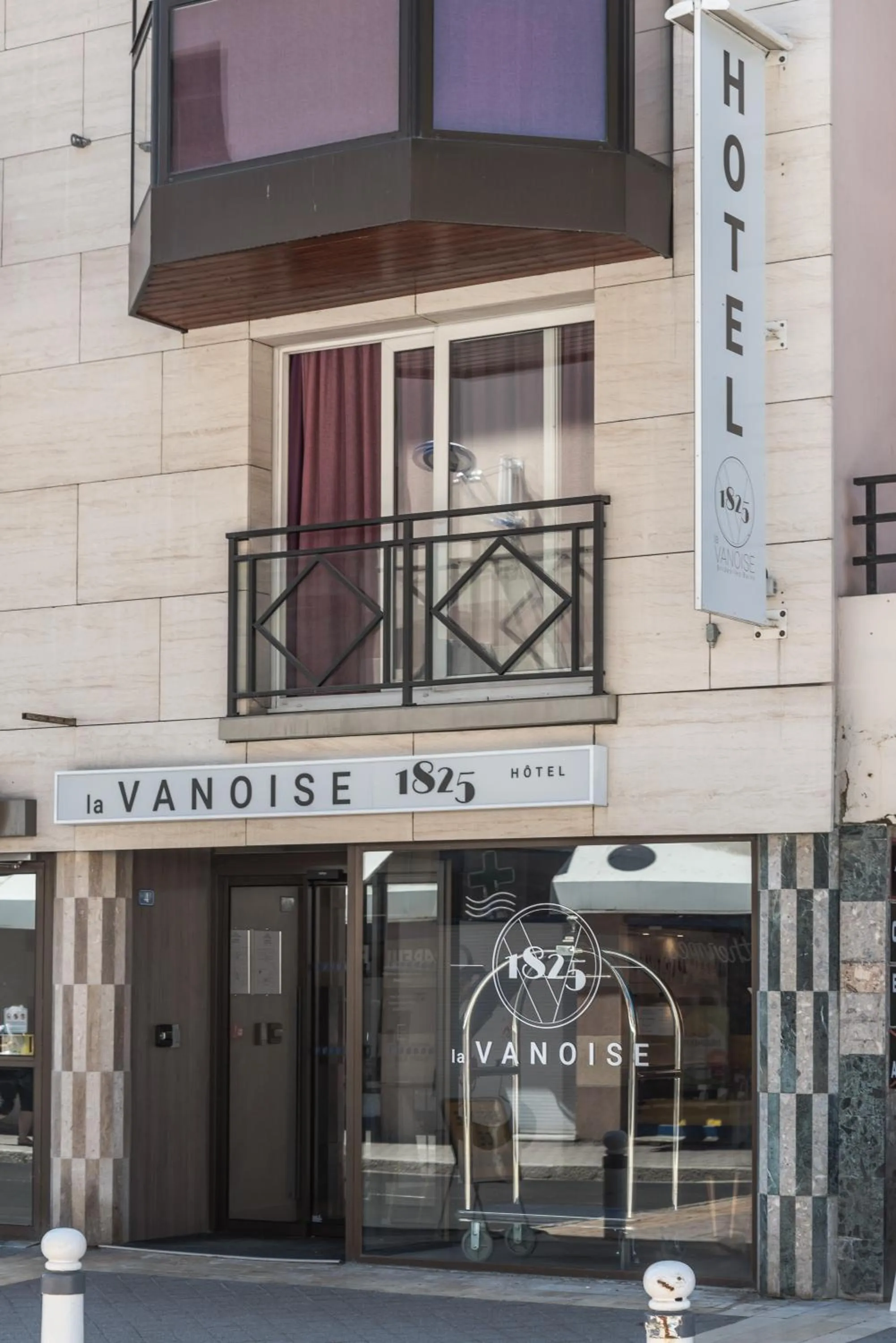 Facade/entrance in La Vanoise 1825