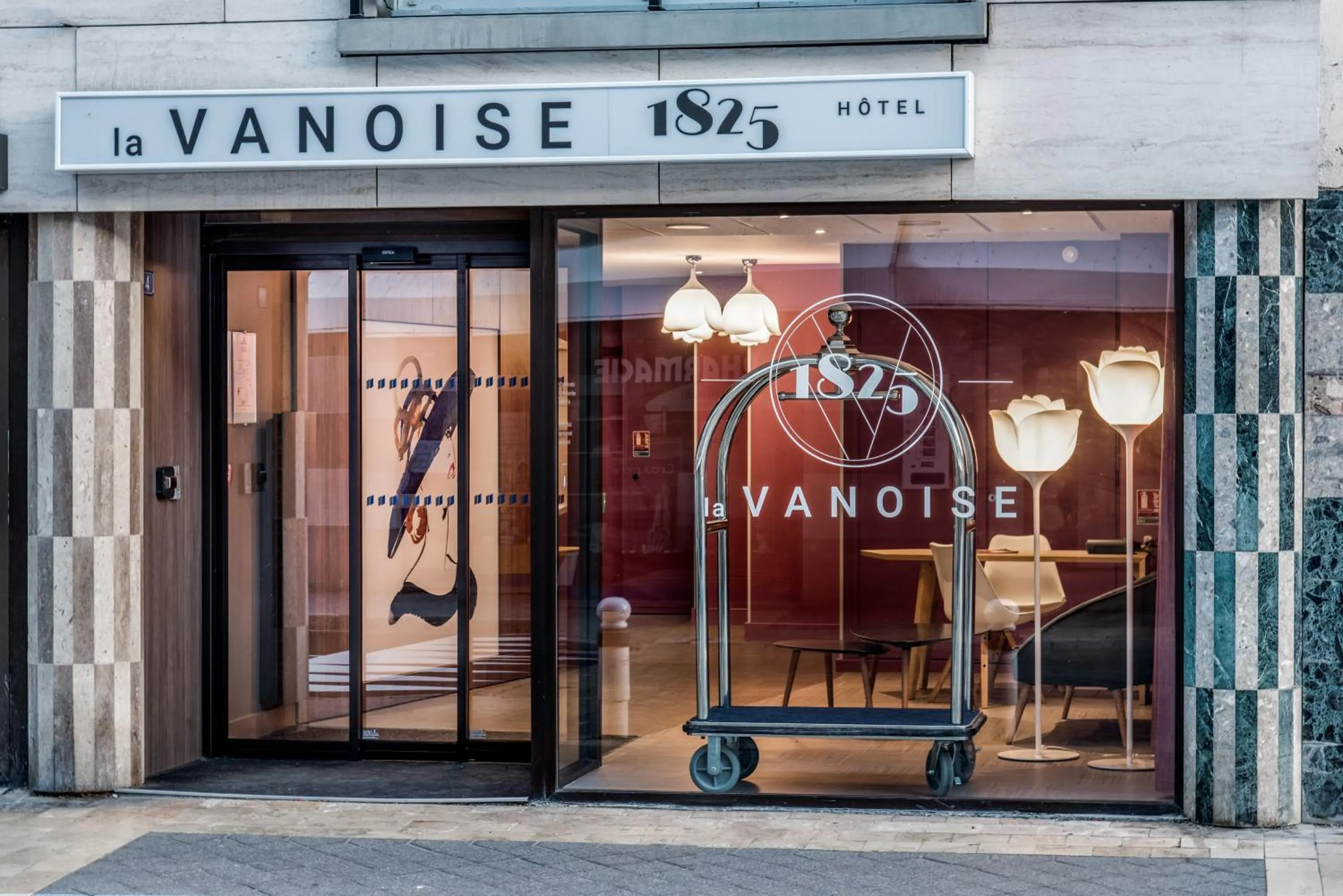 Facade/entrance in La Vanoise 1825