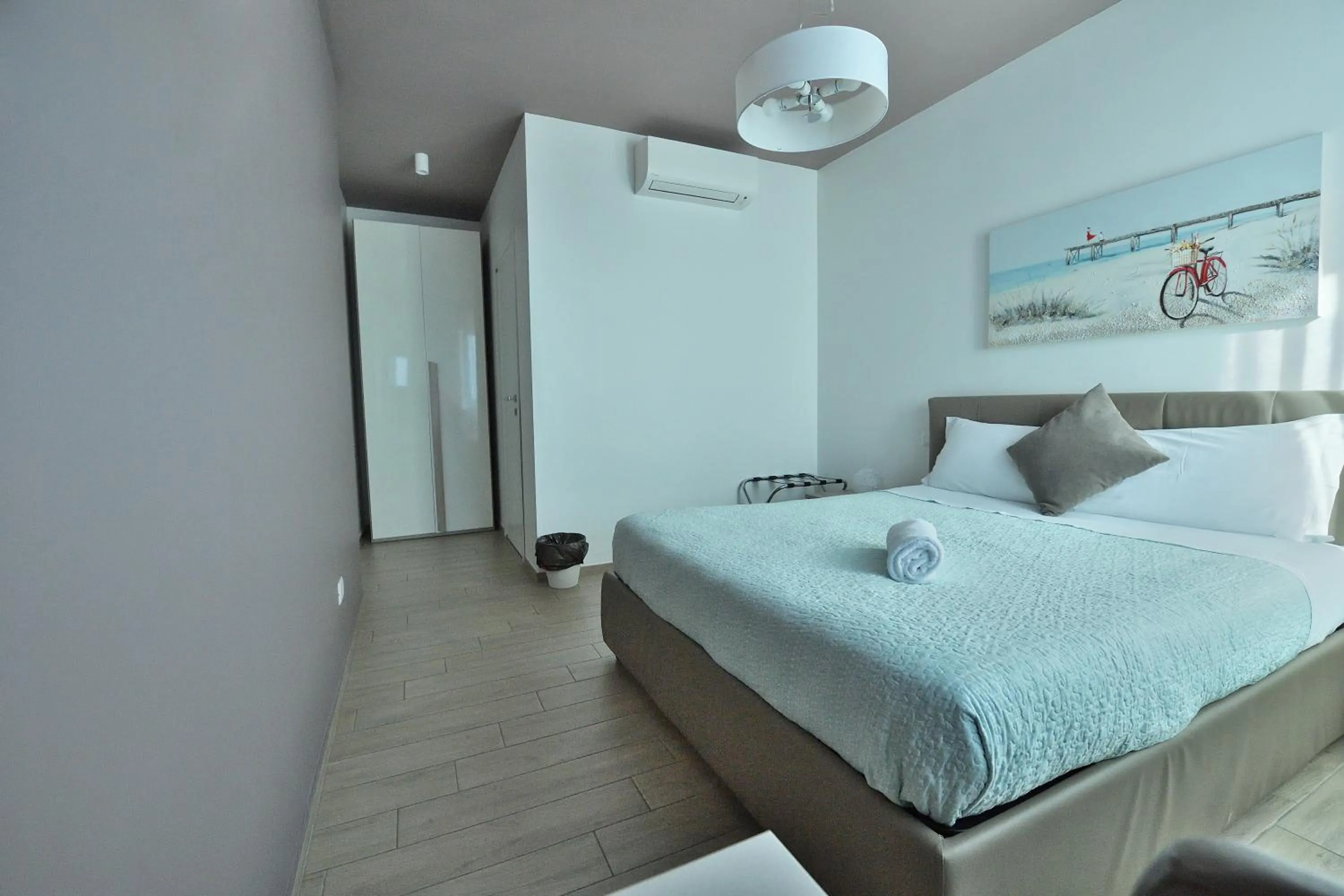 Photo of the whole room in Karol Airport Bari