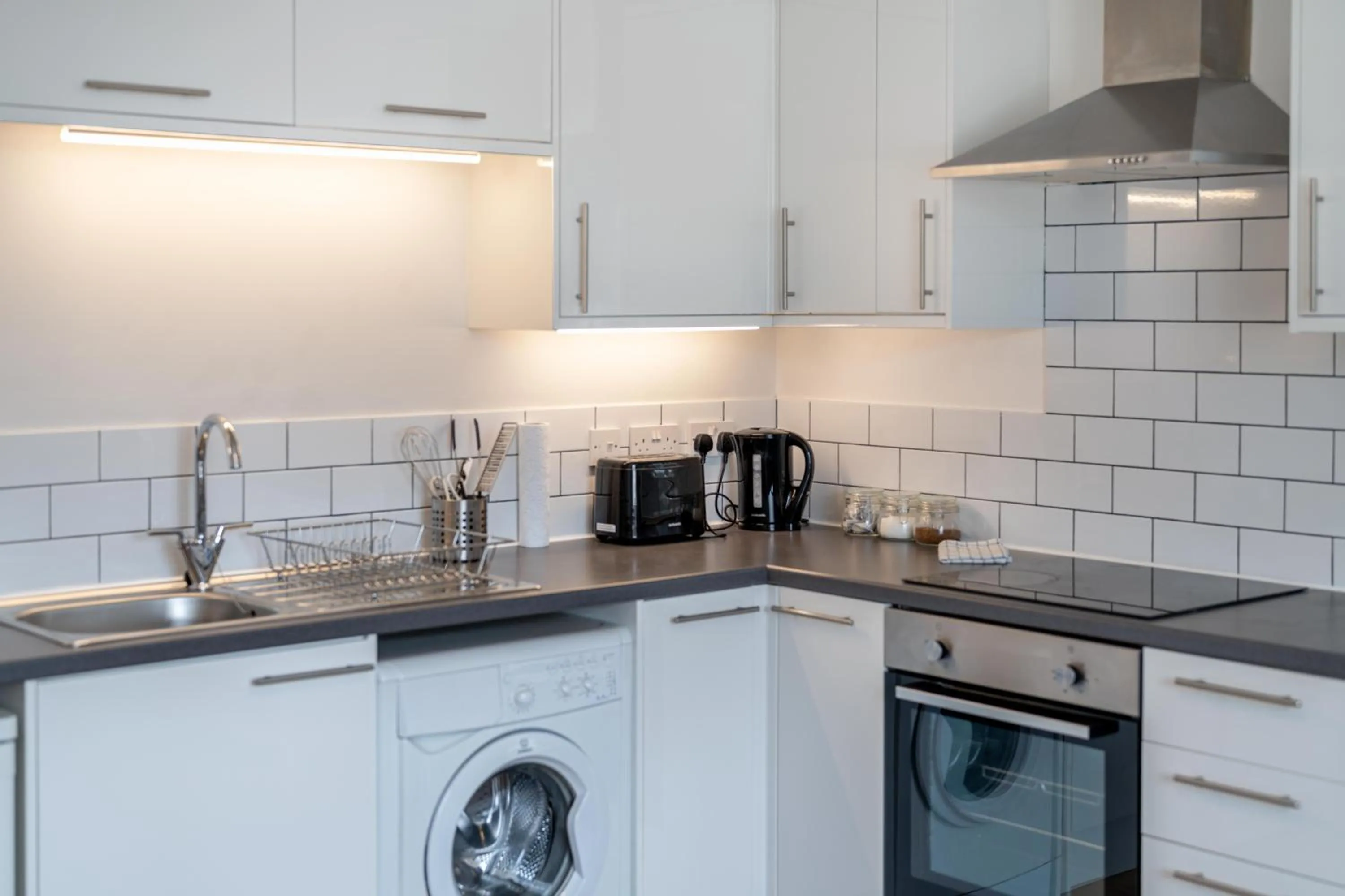 Kitchen or kitchenette in 2BR Apartment Near Stansted Airport & Bishop Stortford