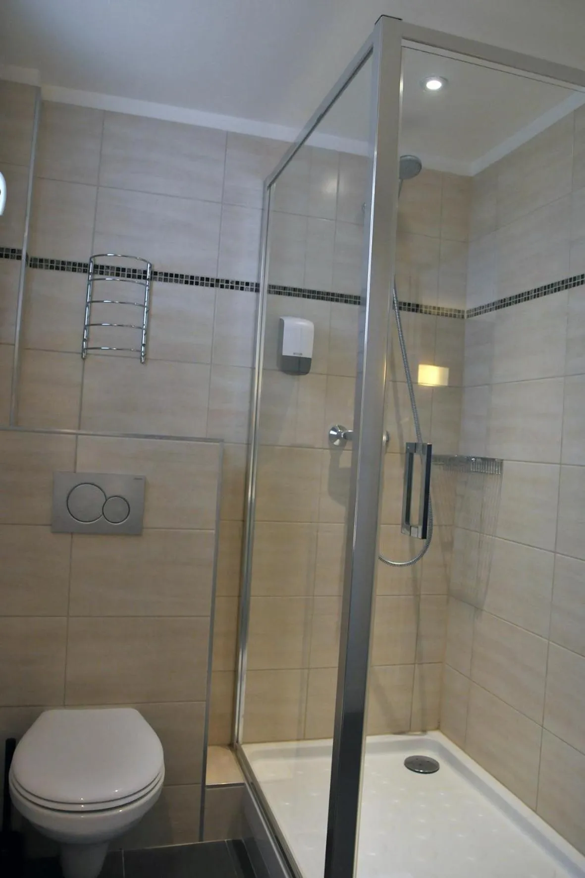 Shower in Hôtel Des Quatrans