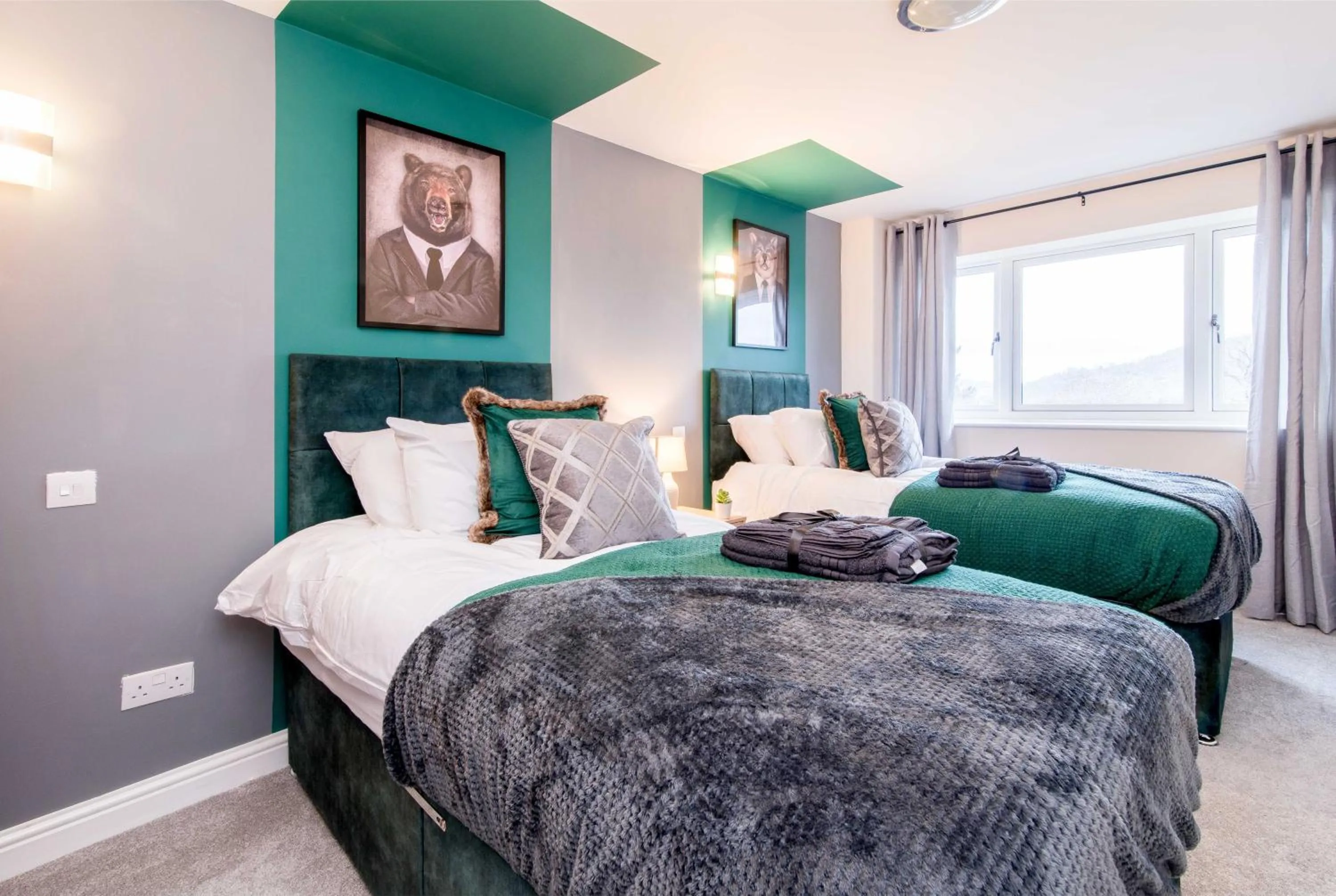 Immaculate 3 Bed House - Stunning Balcony Views