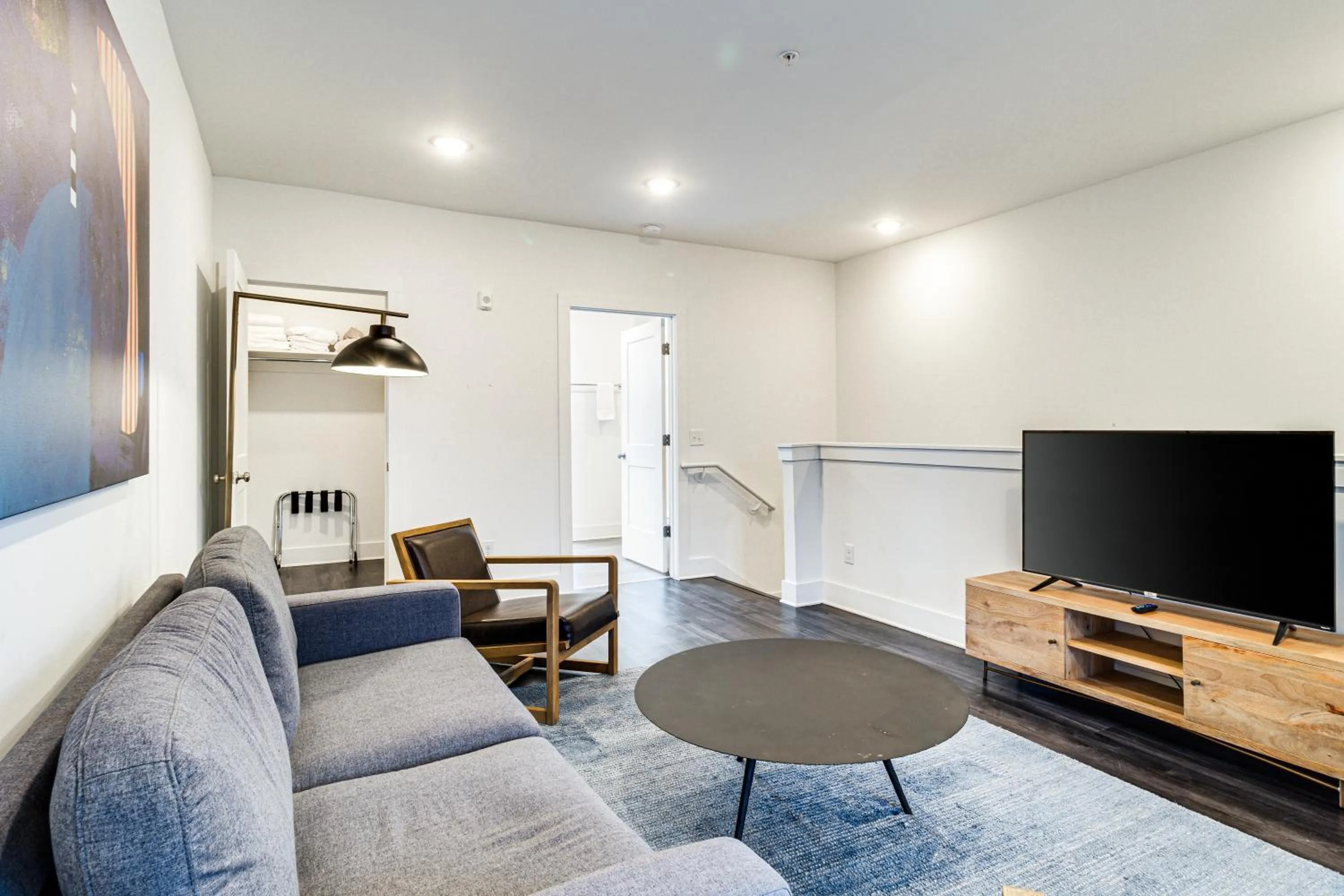 Living room in Sonder The High Note