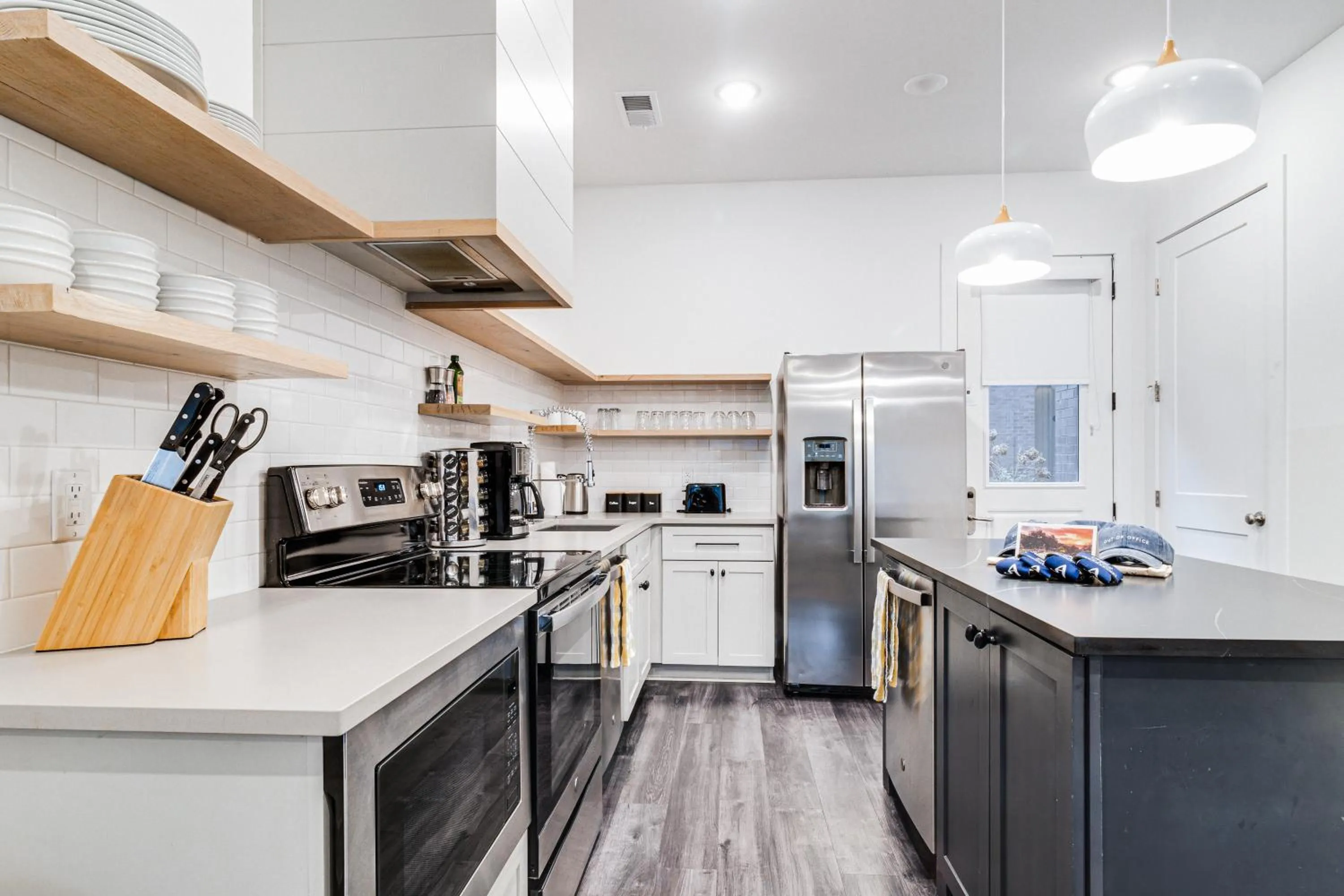 Kitchen or kitchenette in Sonder The High Note