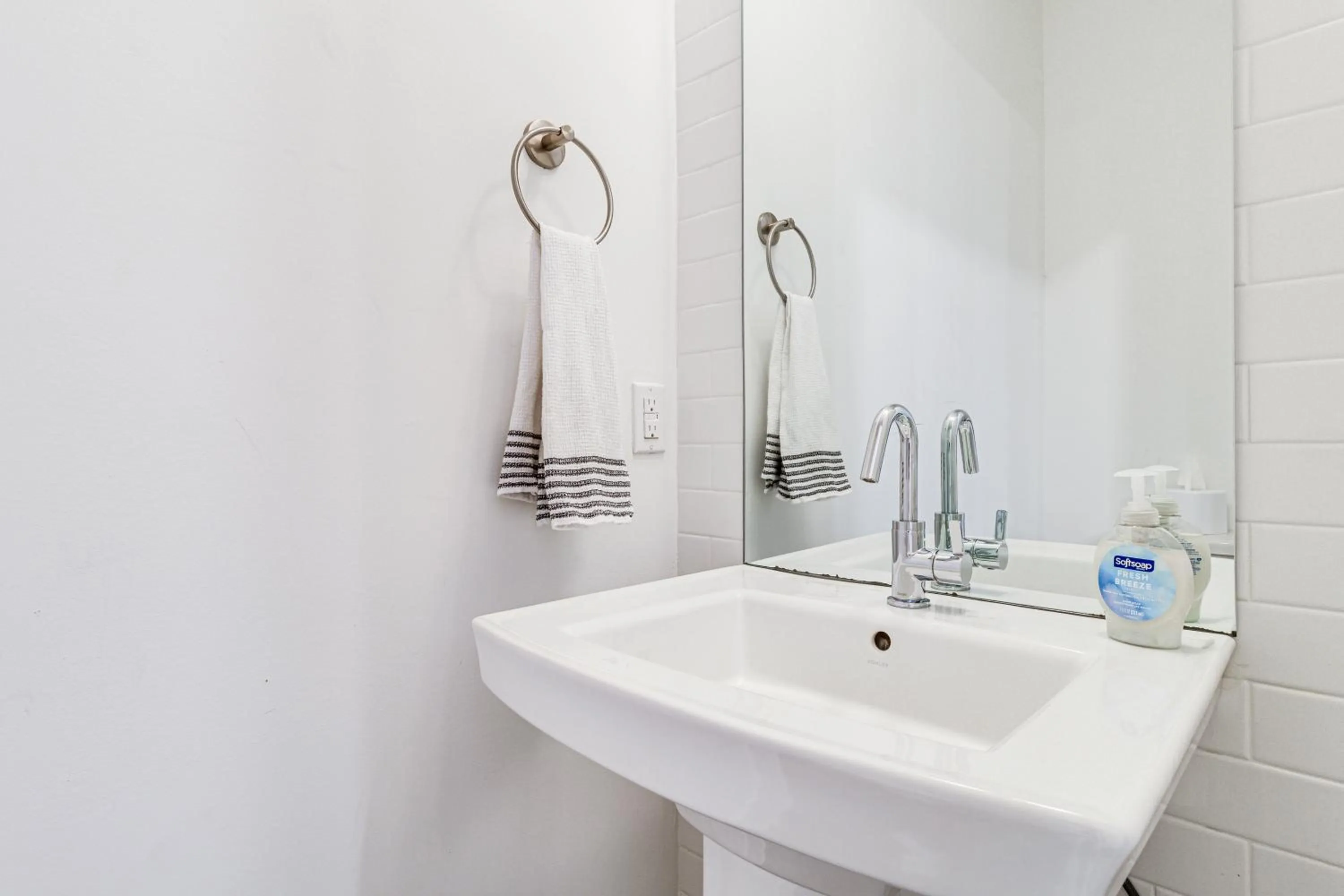 Bathroom in Sonder The High Note