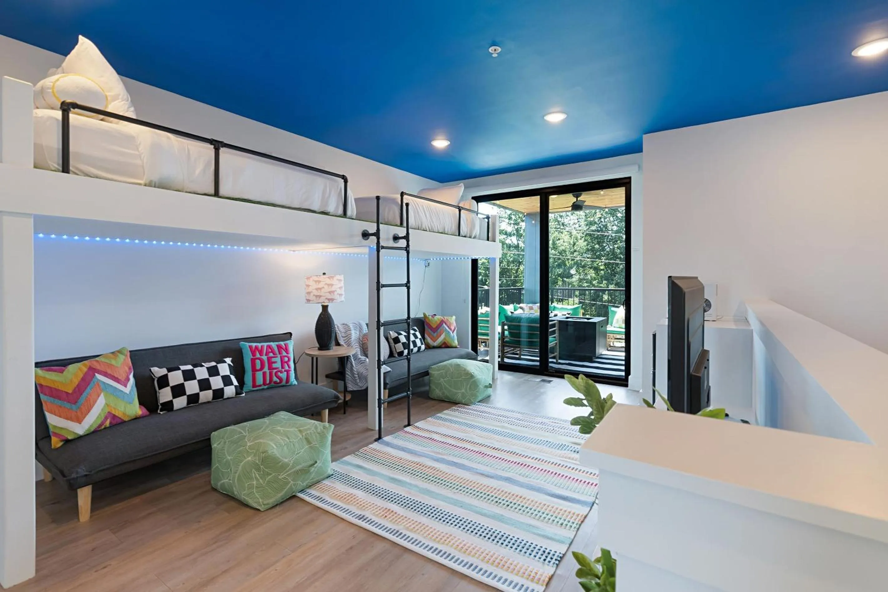 Other, Bed in The Grove 4 by AvantStay Ideal Music Location