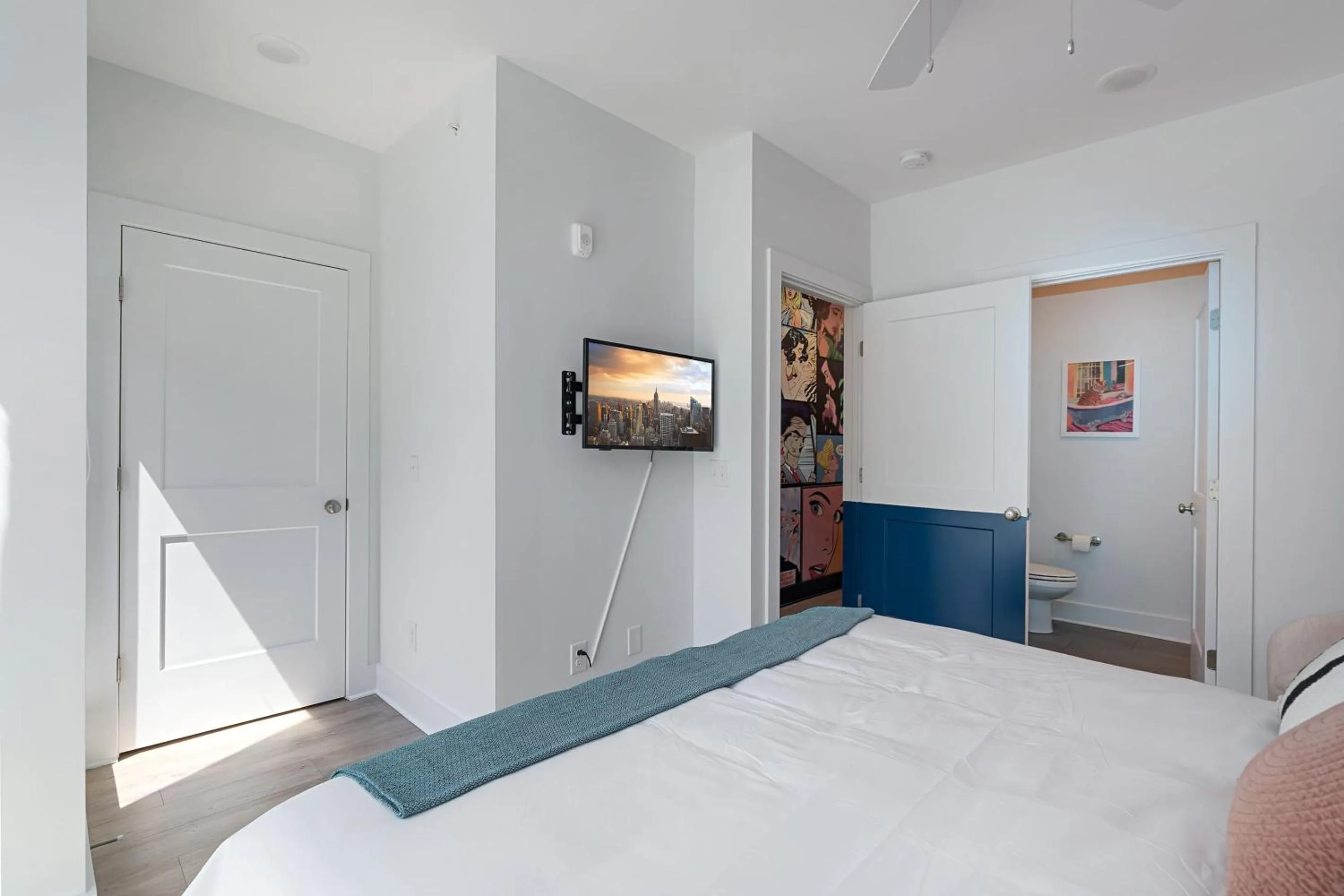 Other, Bed in The Grove 4 by AvantStay Ideal Music Location