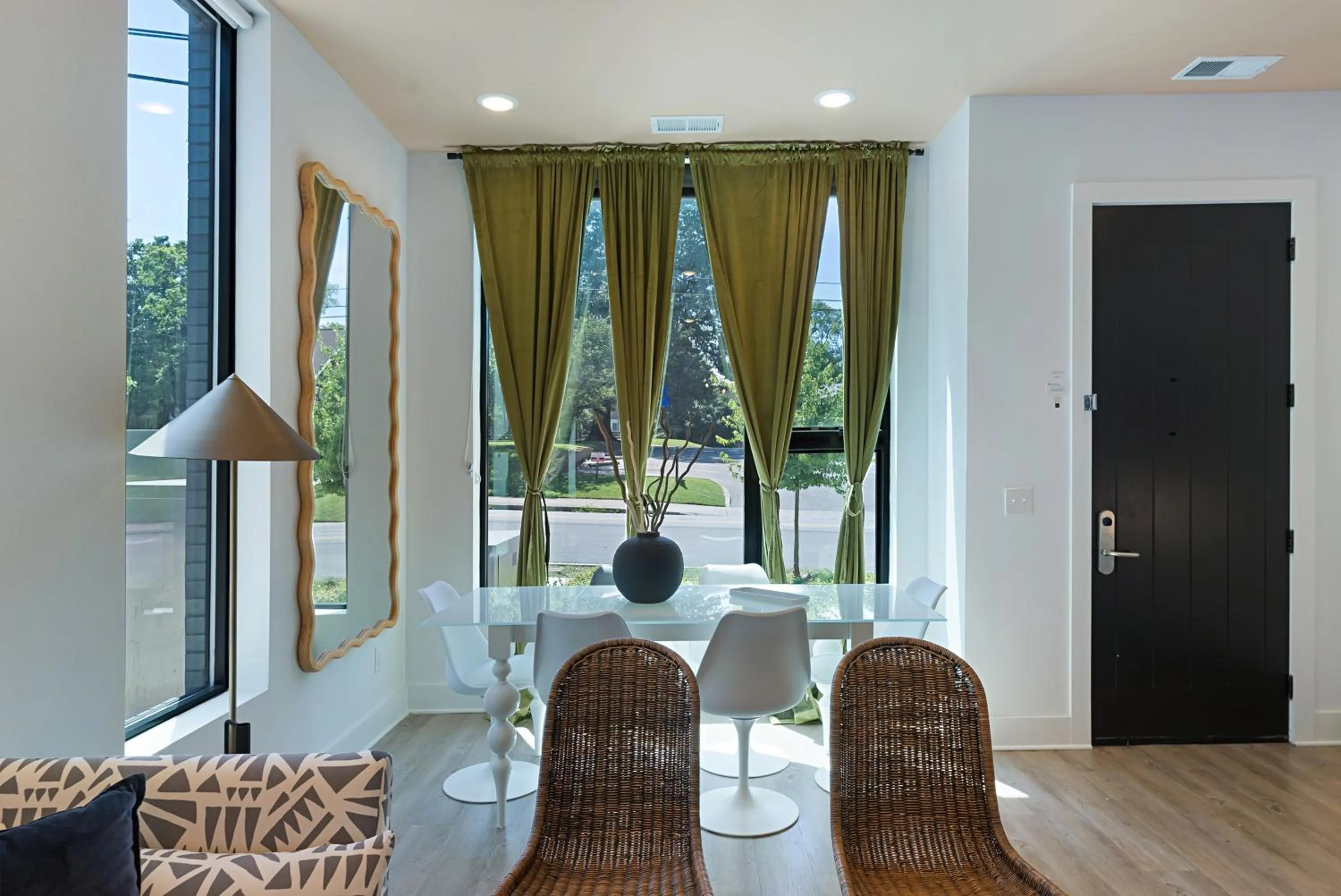 Dining area in Sonder The High Note