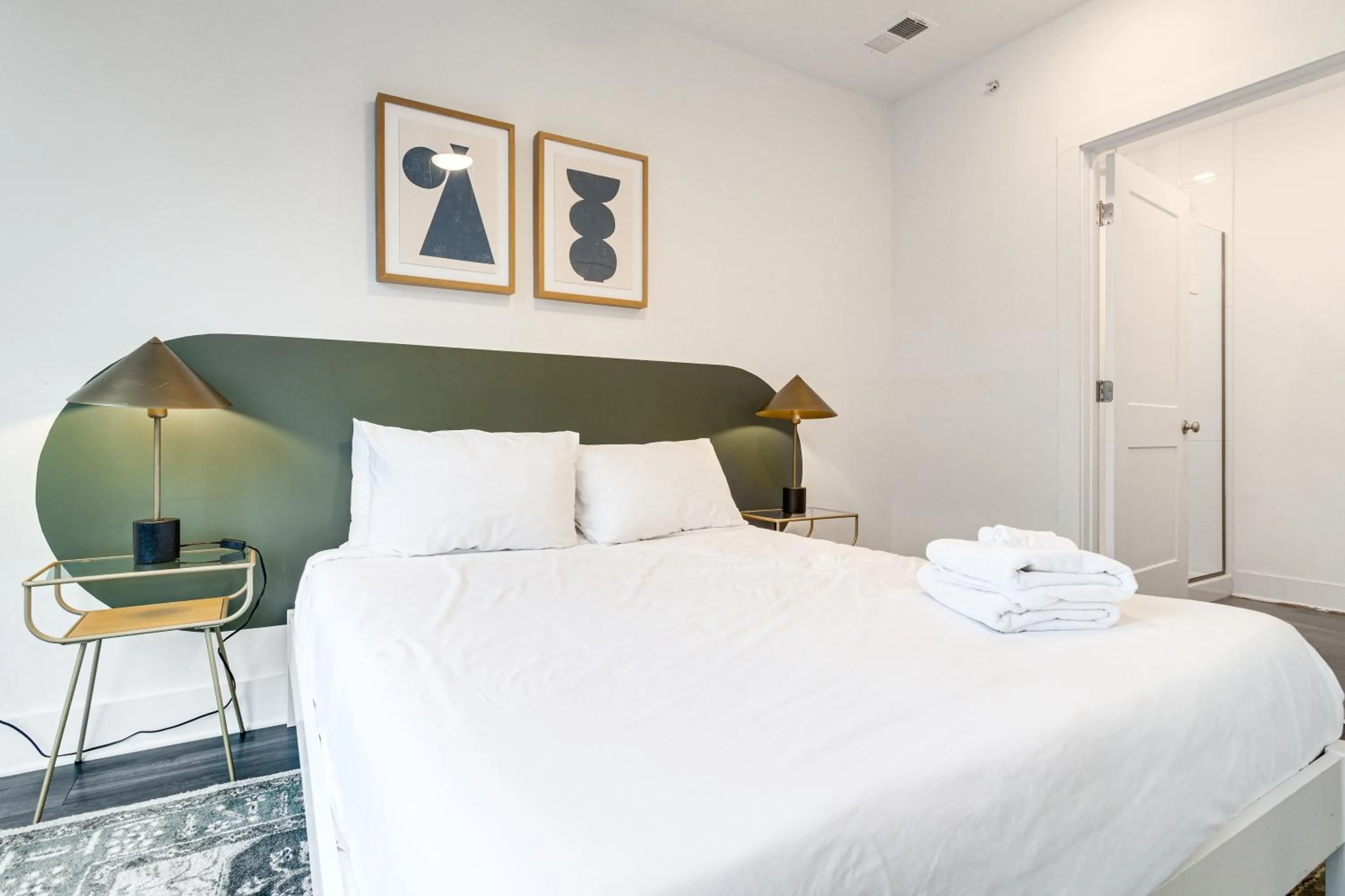 Bed in Sonder The High Note