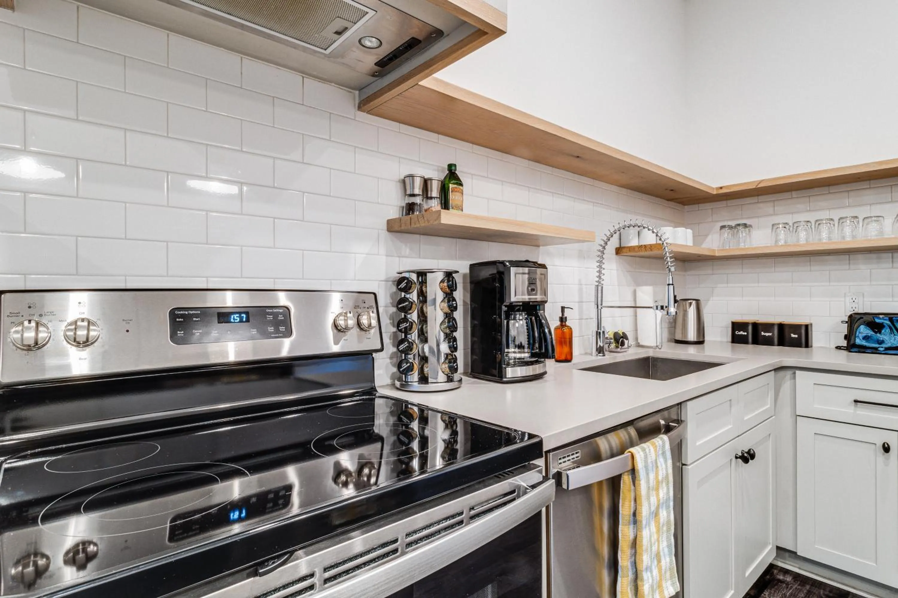 Kitchen or kitchenette in Sonder The High Note