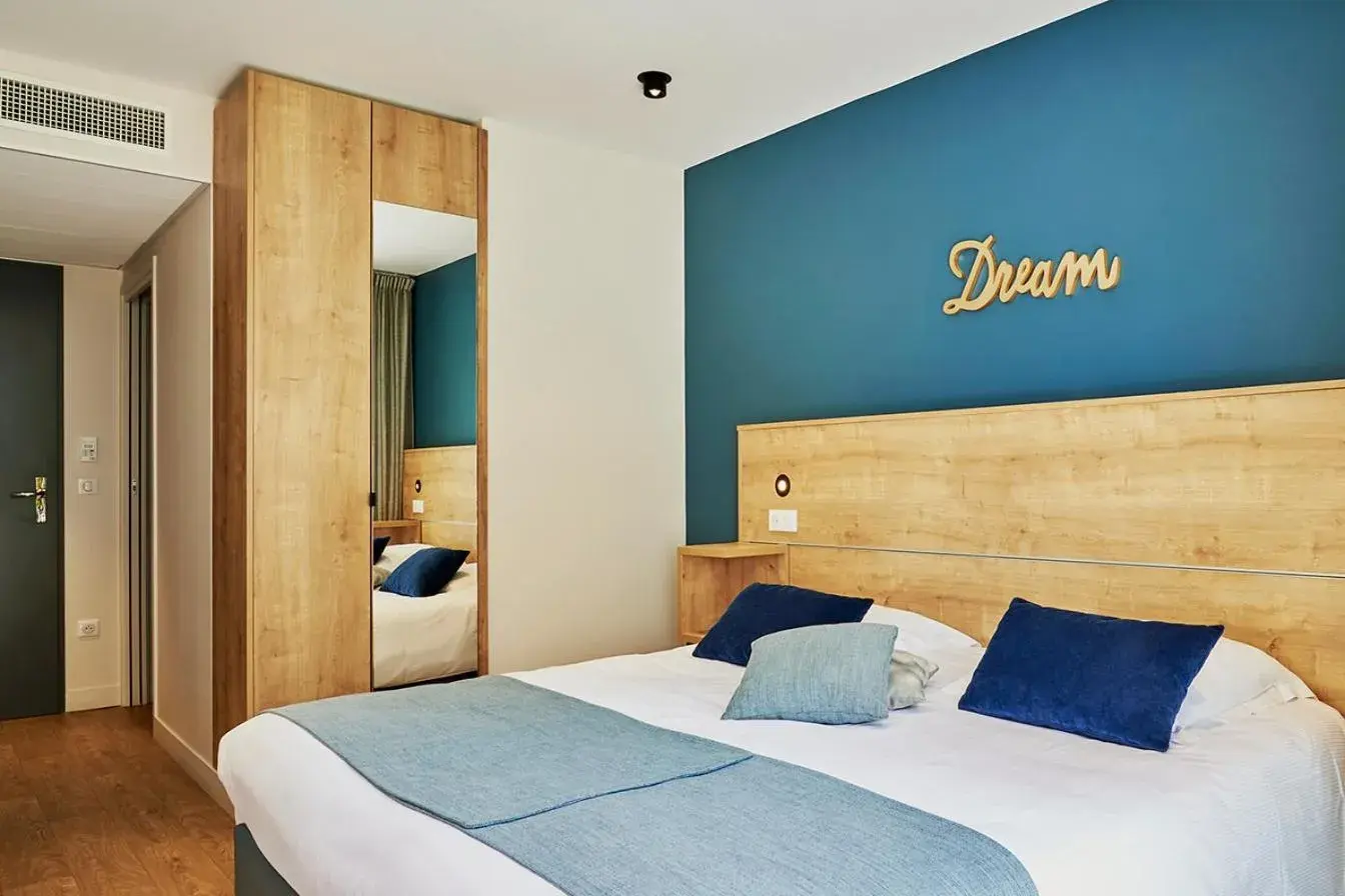 Bed in La Cremaillere Hôtel-Restaurant Bed in La Cremaillere Hôtel-Restaurant