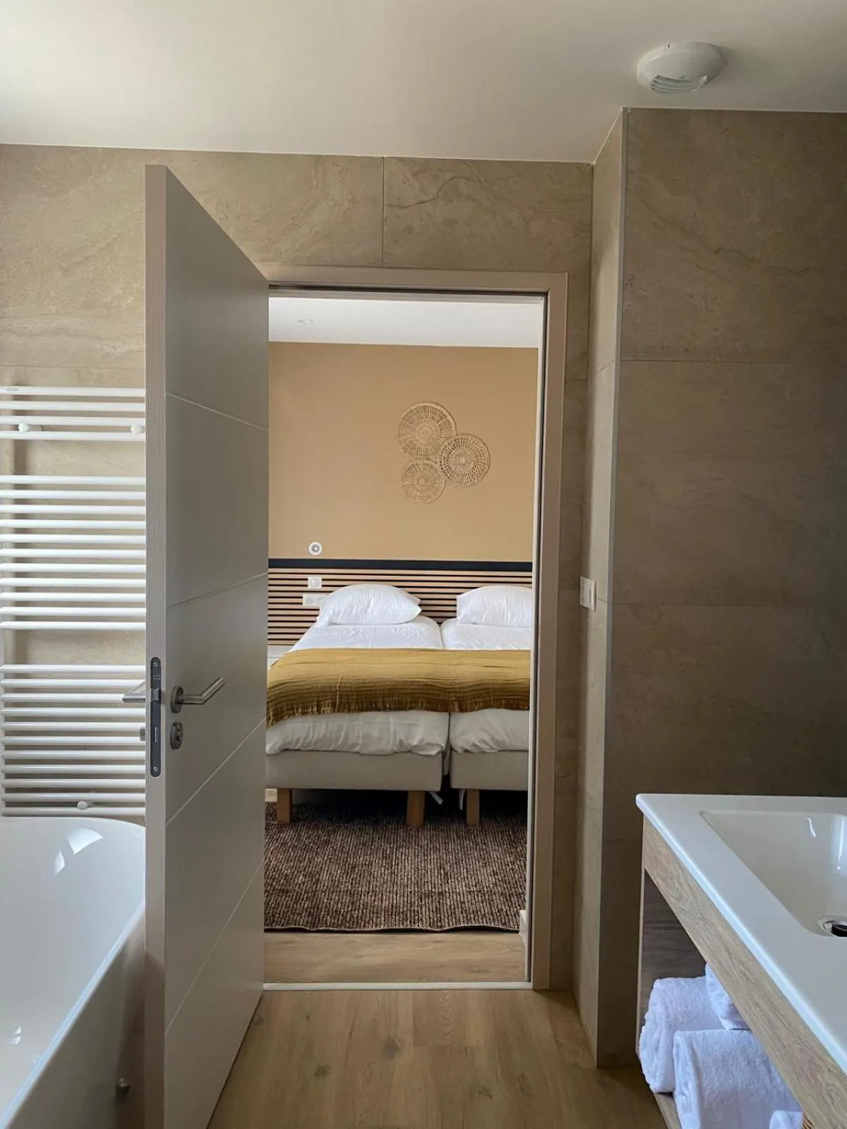 Bed in La Cremaillere Hôtel-Restaurant