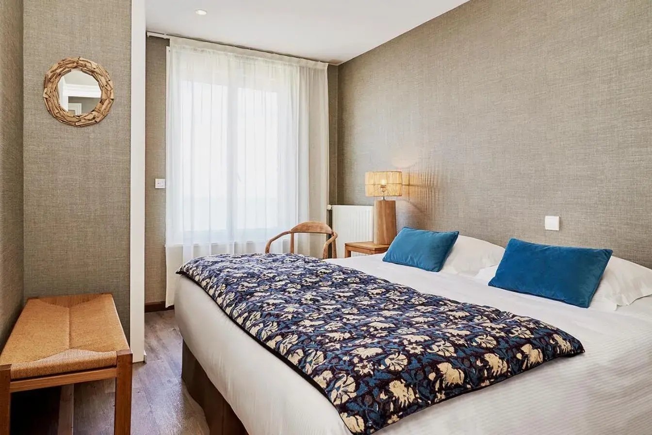 Bed in La Cremaillere Hôtel-Restaurant Bed in La Cremaillere Hôtel-Restaurant