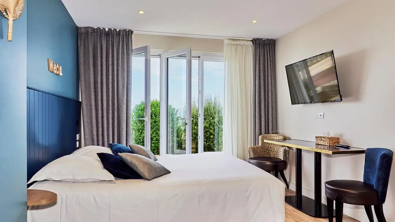 Bed in La Cremaillere Hôtel-Restaurant Bed in La Cremaillere Hôtel-Restaurant