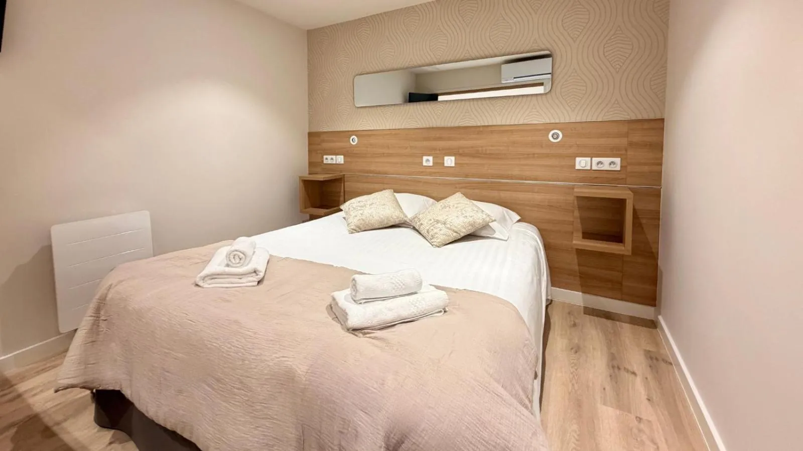 Bed in La Cremaillere Hôtel-Restaurant