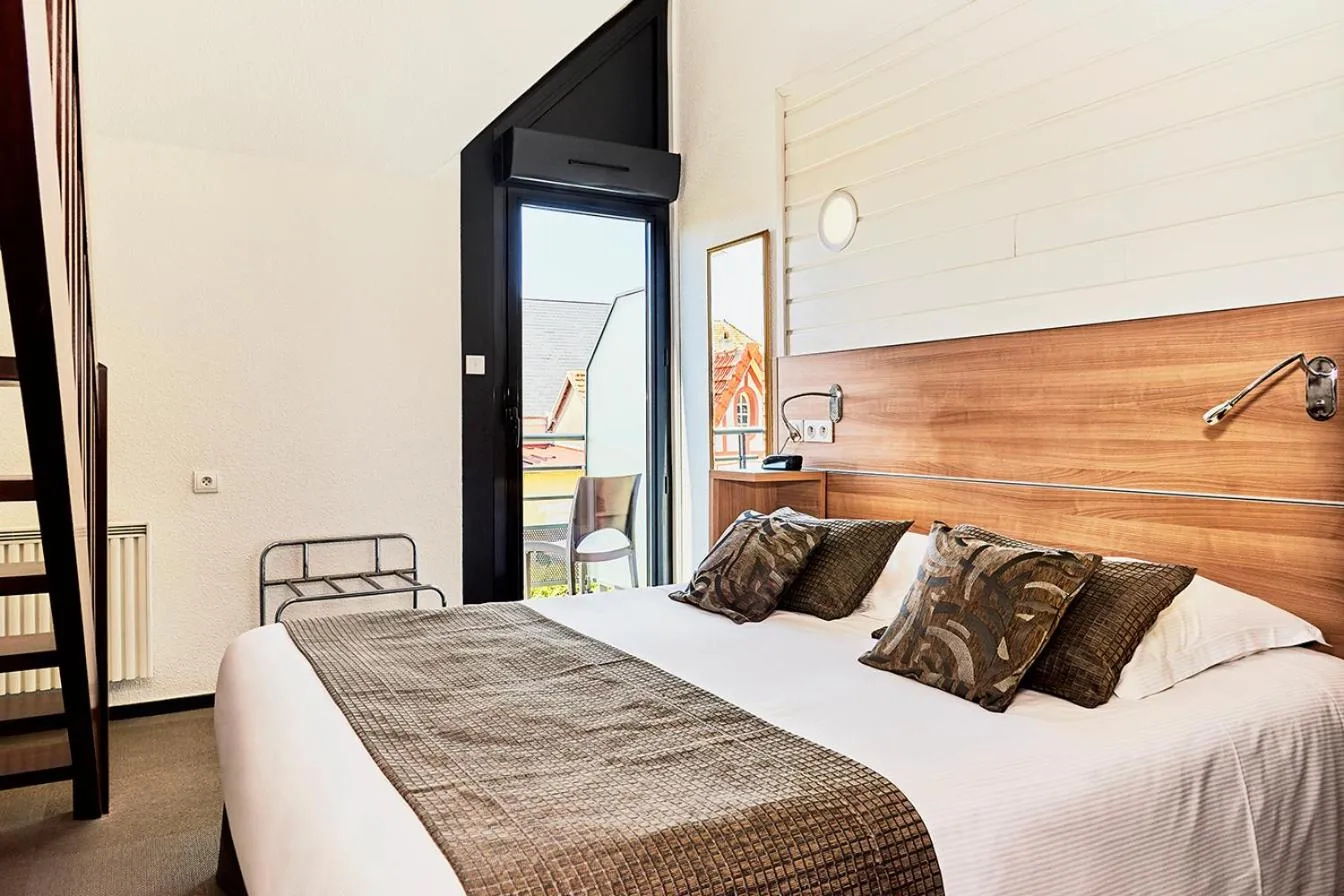 Bed in La Cremaillere Hôtel-Restaurant