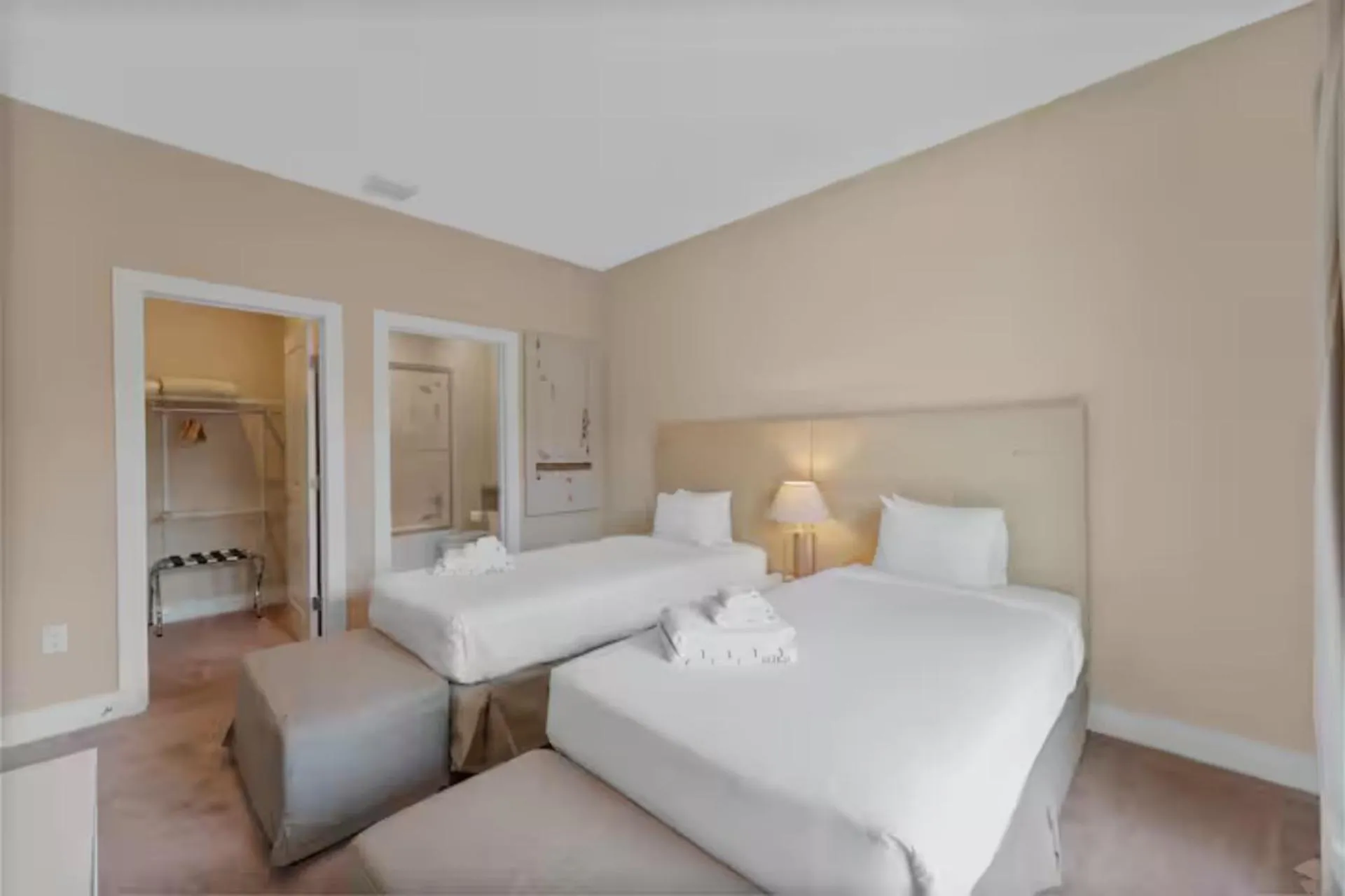 Bed in Condominium Apartment Close to Disney in Orlando Florida