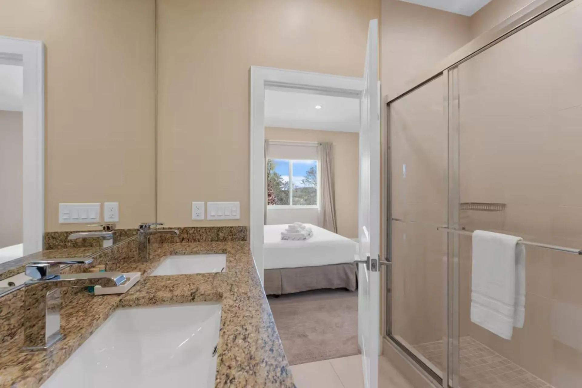 Bed in Condominium Apartment Close to Disney in Orlando Florida