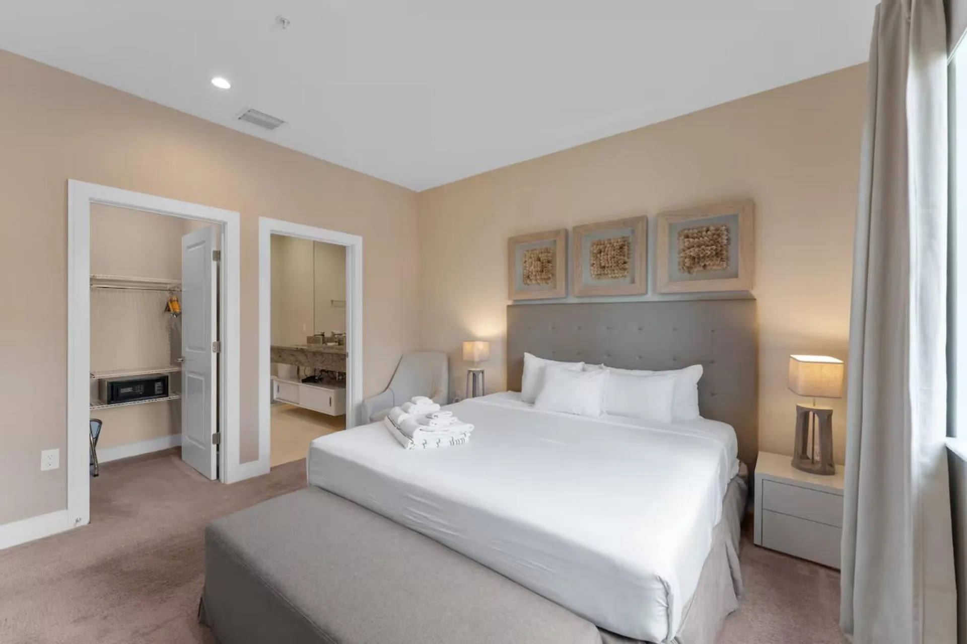 Bed in Condominium Apartment Close to Disney in Orlando Florida