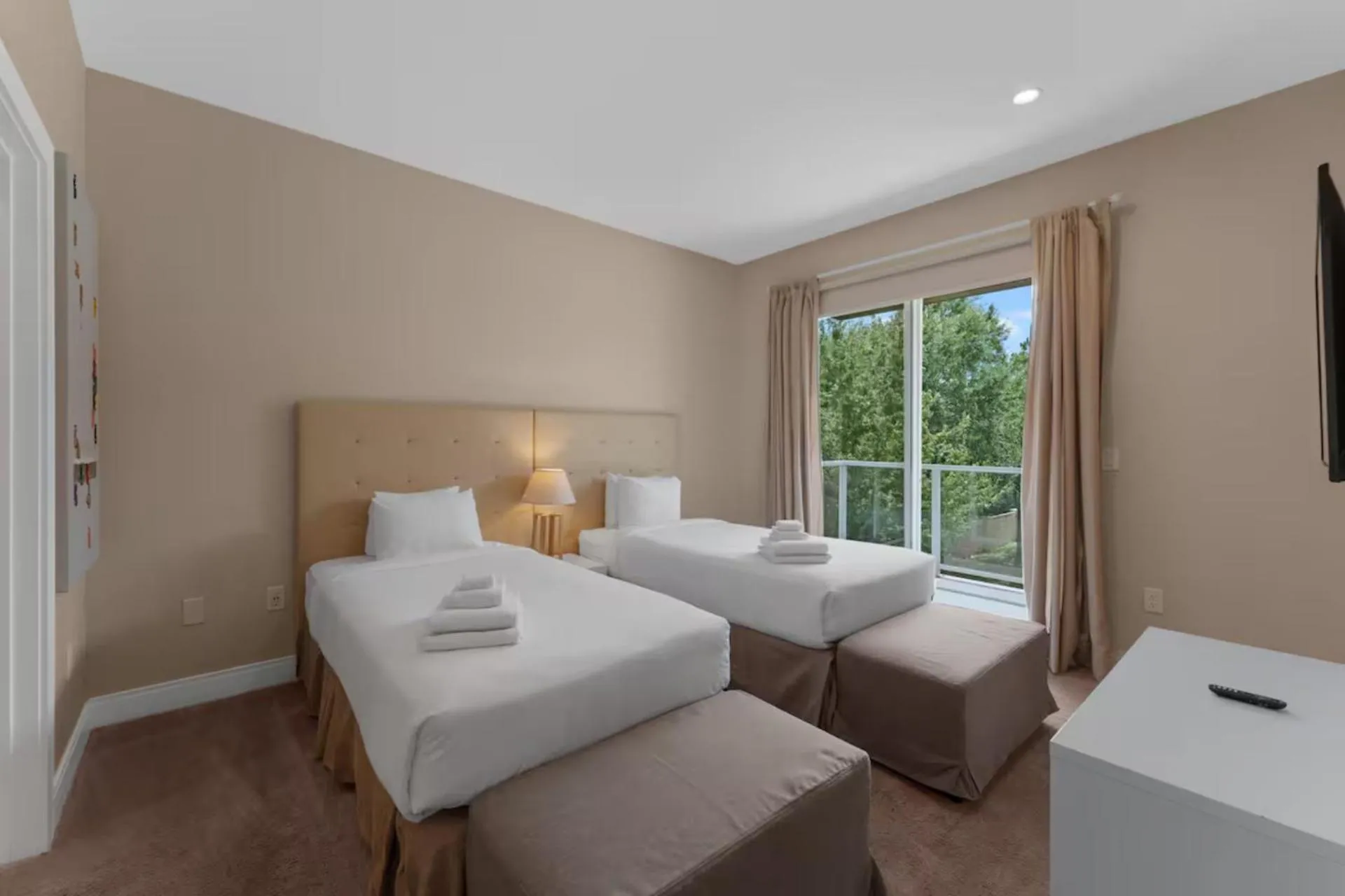 Bed in Condominium Apartment Close to Disney in Orlando Florida