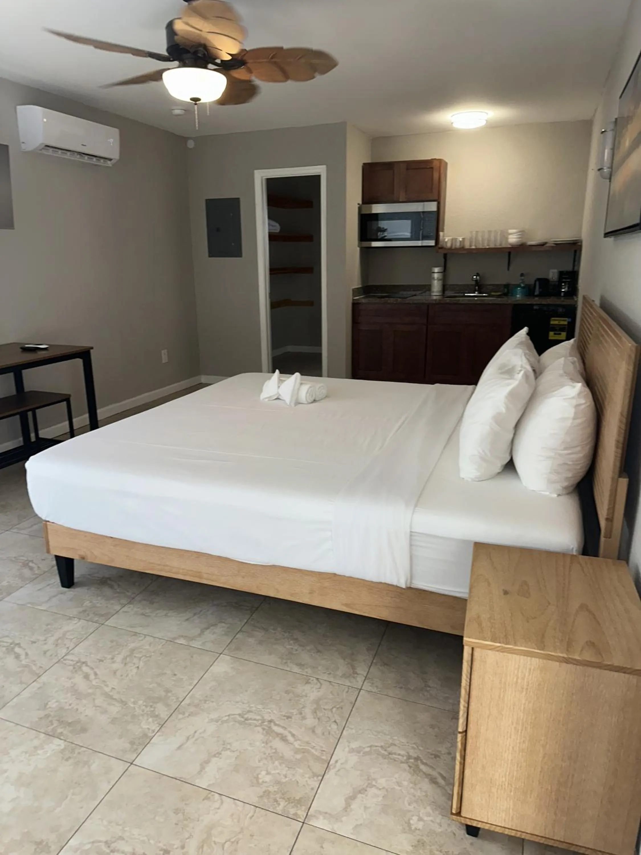 Bed in Surf & Sand Seaside